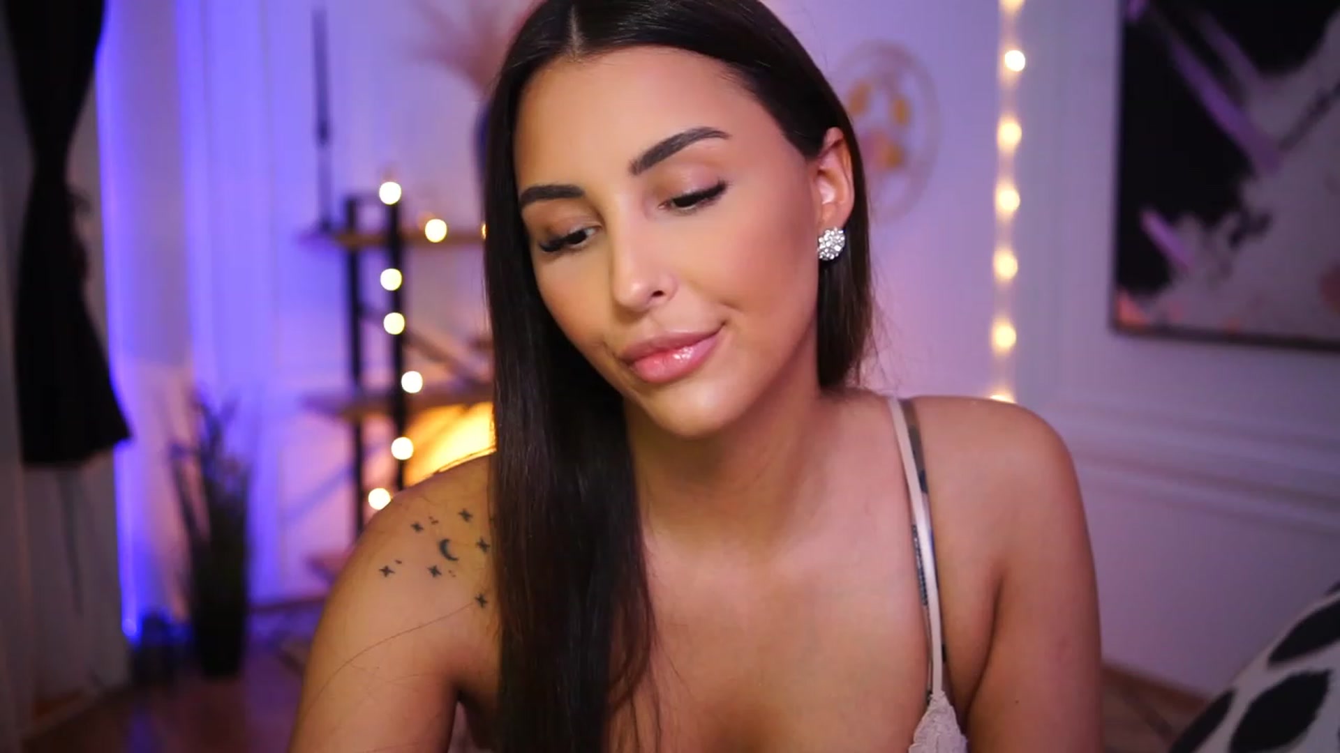 Gallery image thumbnail from Lisamelow's myfreecams stream on, 01/26/2023, 18:45 image 6 of 20