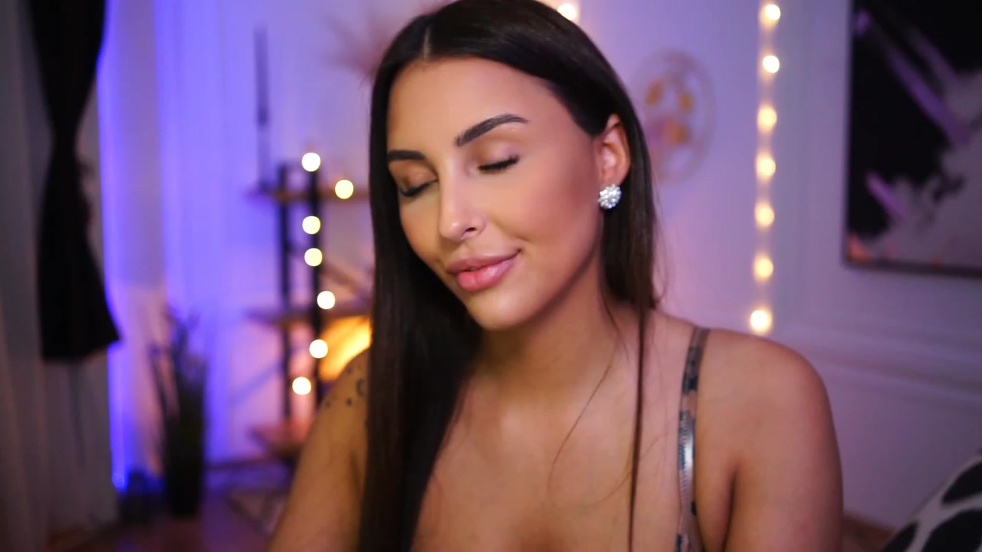 Gallery image thumbnail from Lisamelow's myfreecams stream on, 01/26/2023, 19:52 image 3 of 20