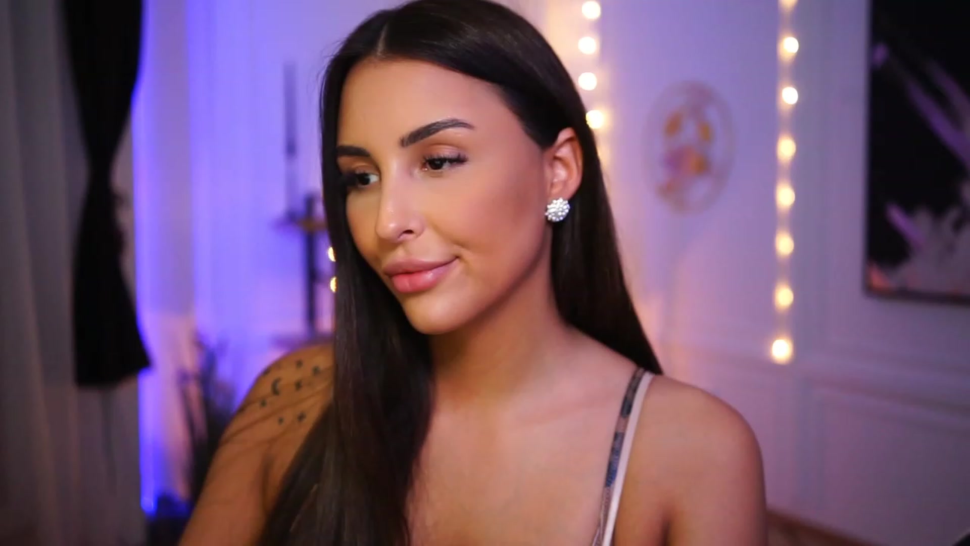Gallery image thumbnail from Lisamelow's myfreecams stream on, 01/26/2023, 21:14 image 20 of 20