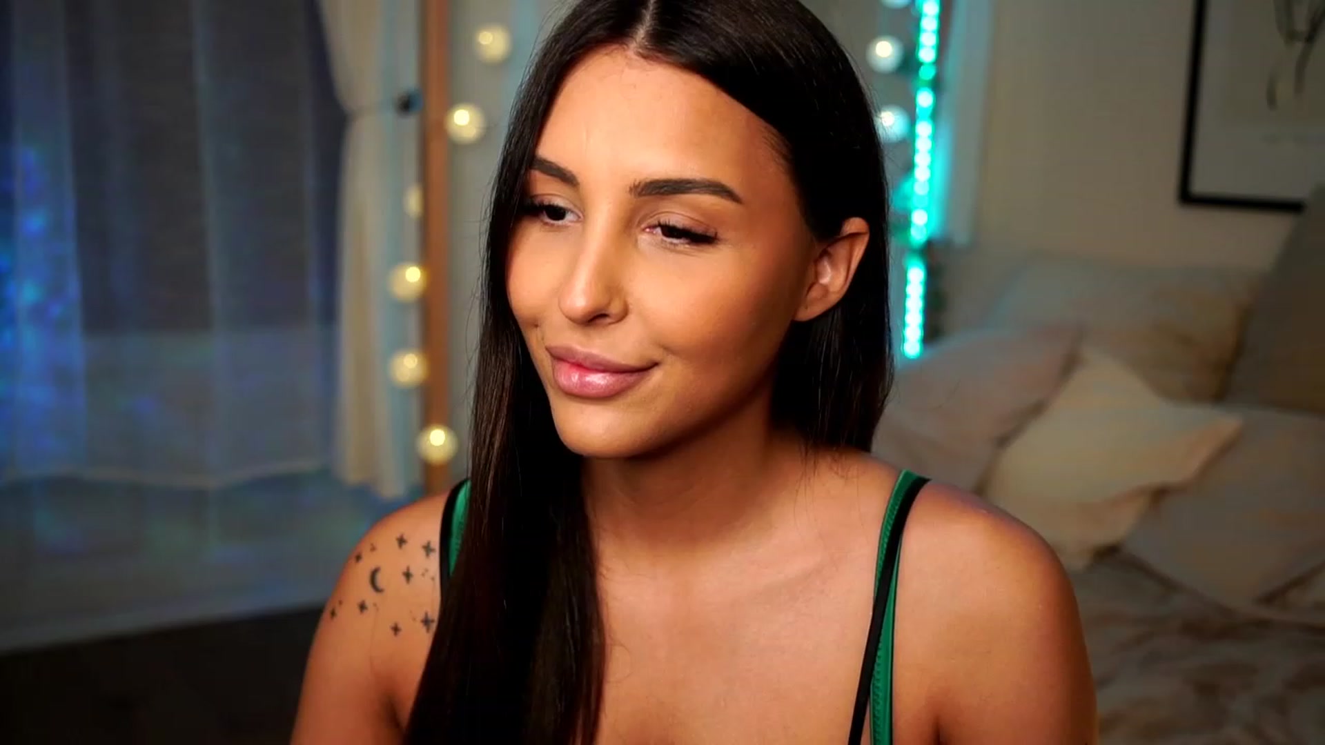 Gallery image thumbnail from Lisamelow's myfreecams stream on, 01/29/2023, 05:36 image 7 of 20