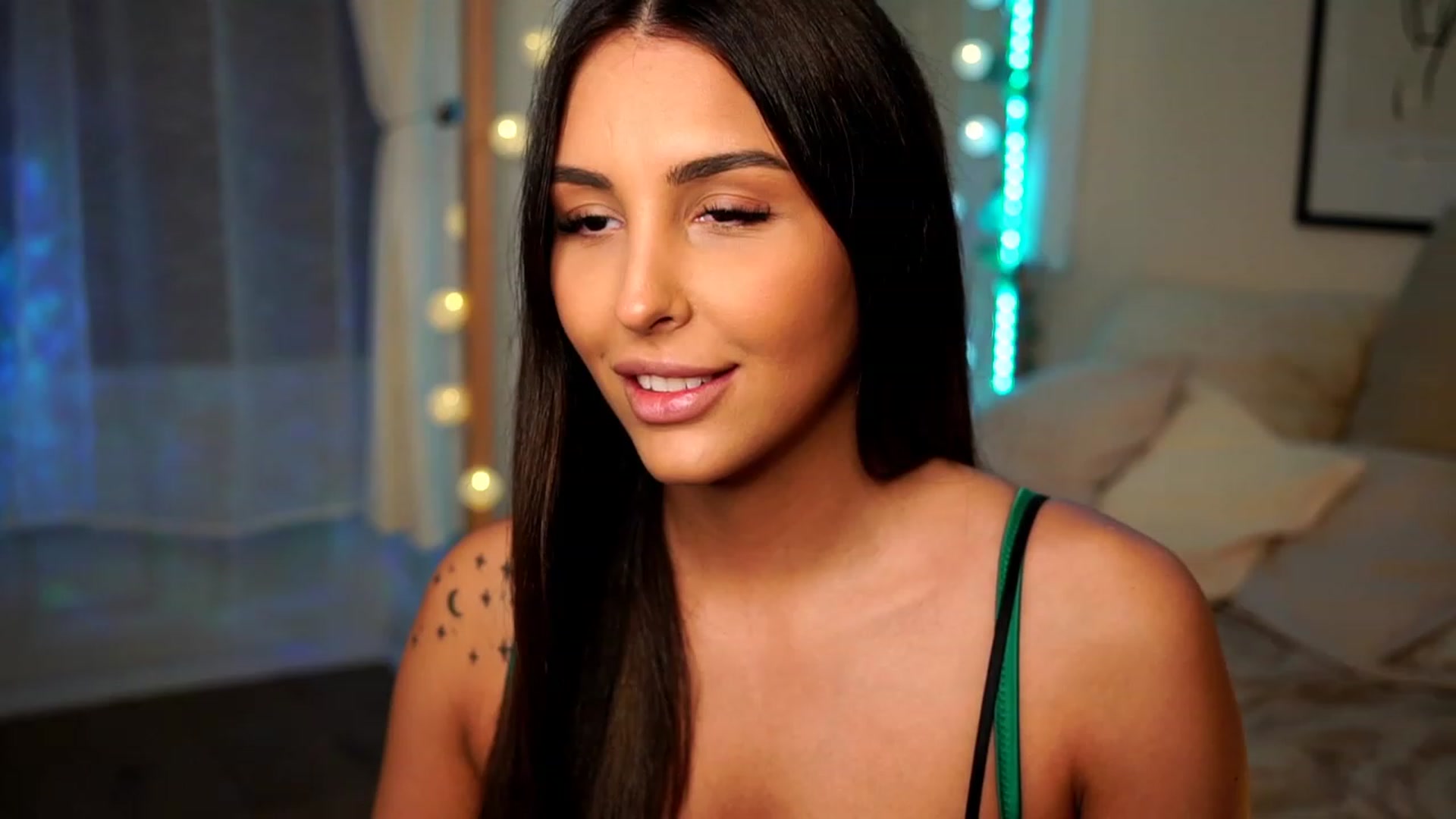 Gallery image thumbnail from Lisamelow's myfreecams stream on, 01/29/2023, 05:36 image 5 of 20