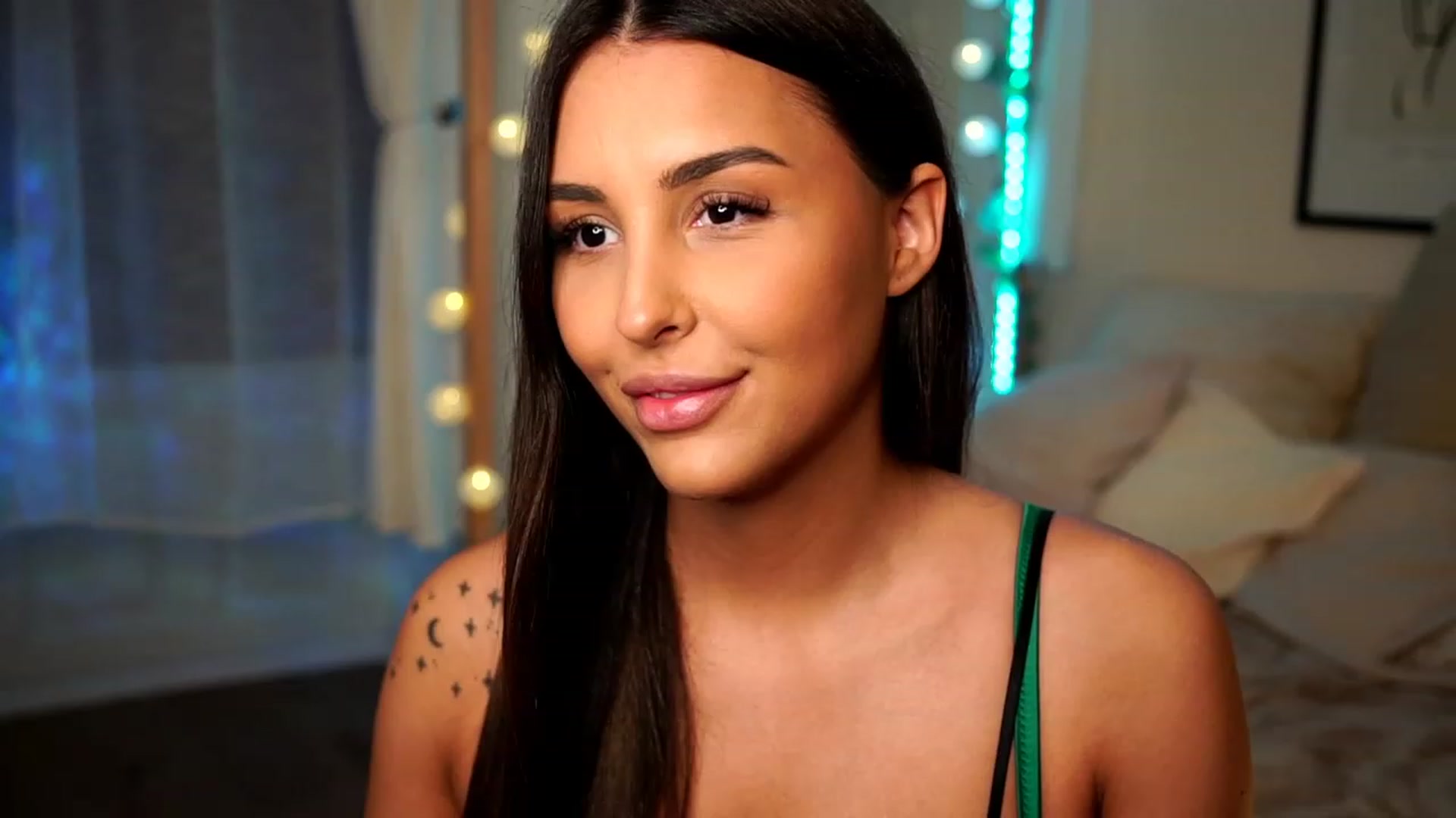 Gallery image thumbnail from Lisamelow's myfreecams stream on, 01/29/2023, 05:36 image 6 of 20