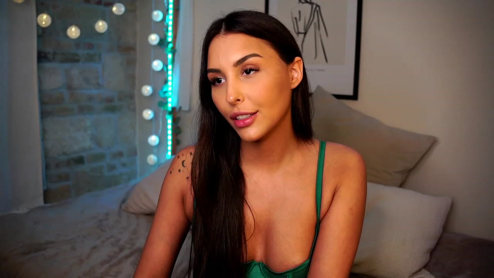 Gallery image thumbnail from Lisamelow's myfreecams stream on, 01/29/2023, 09:31 image 2 of 20