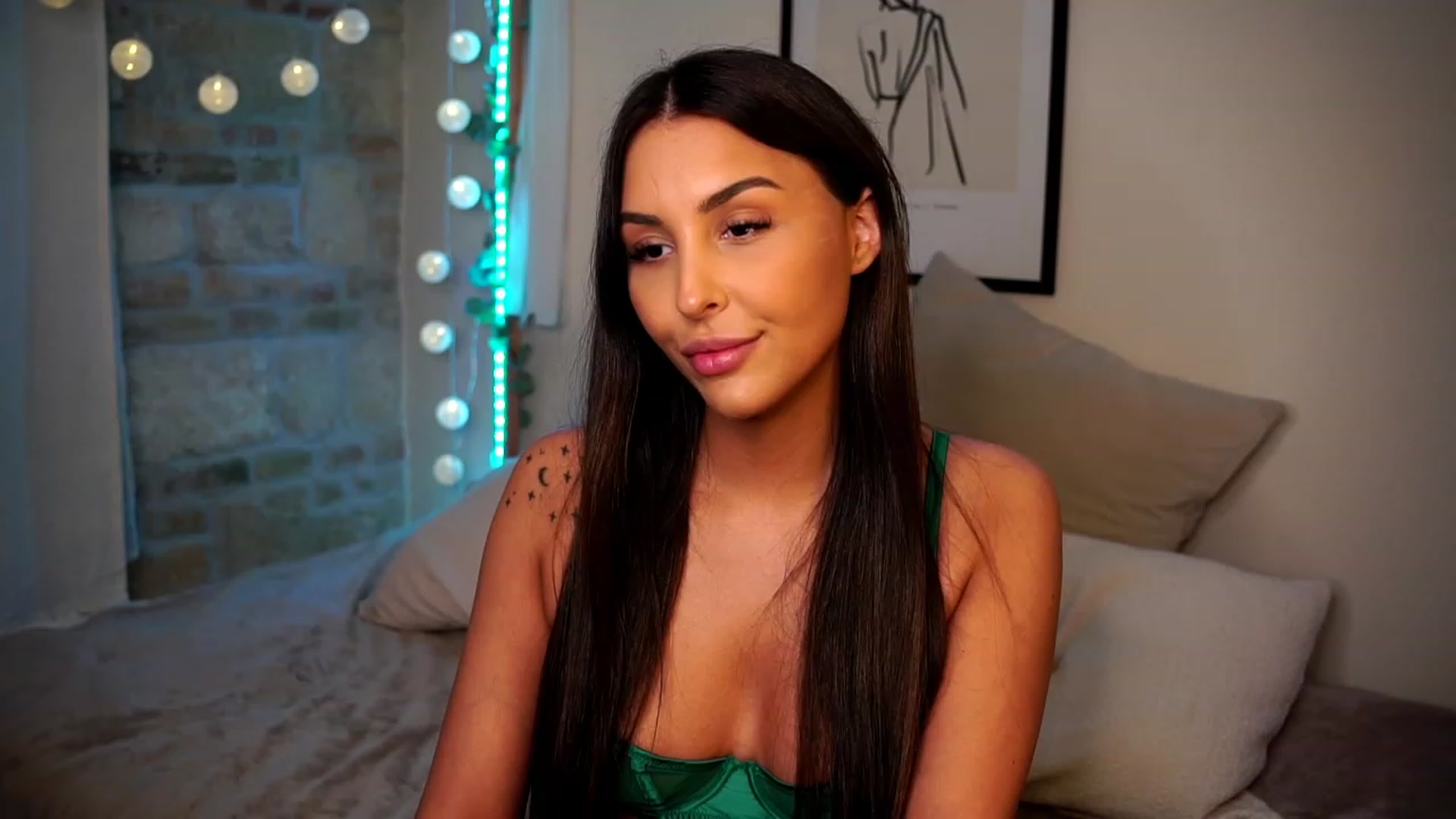 Gallery image thumbnail from Lisamelow's myfreecams stream on, 01/29/2023, 09:31 image 3 of 20