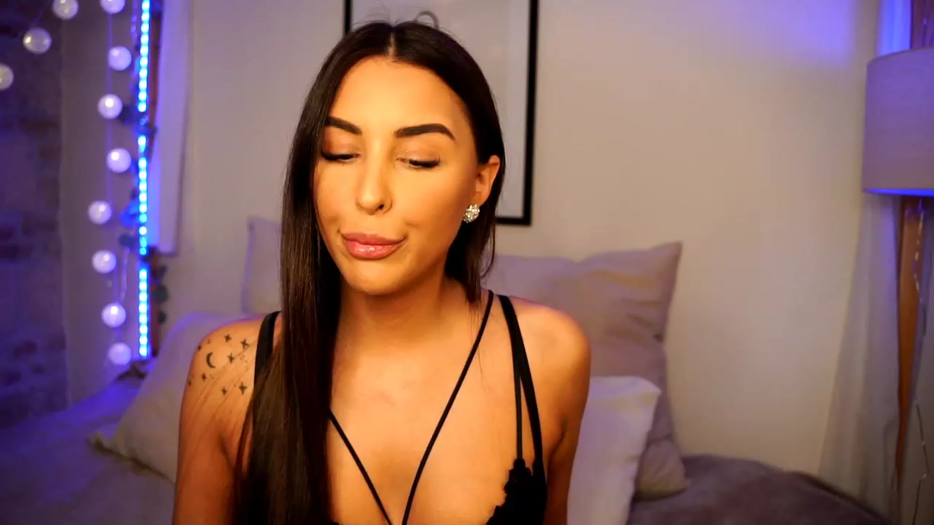 Gallery image thumbnail from Lisamelow's myfreecams stream on, 01/30/2023, 05:43 image 18 of 20