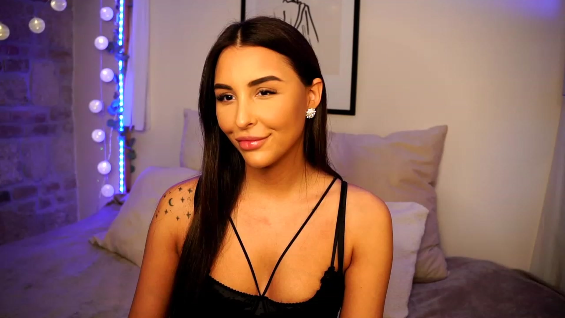 Gallery image thumbnail from Lisamelow's myfreecams stream on, 01/30/2023, 05:43 image 12 of 20