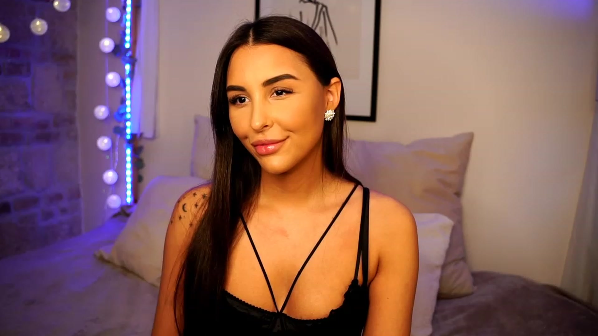 Gallery image thumbnail from Lisamelow's myfreecams stream on, 01/30/2023, 05:43 image 11 of 20