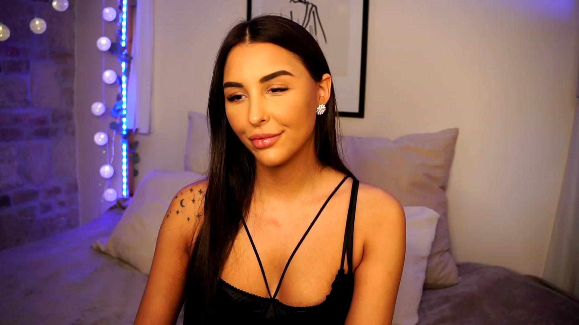 Gallery image thumbnail from Lisamelow's myfreecams stream on, 01/30/2023, 05:43 image 8 of 20