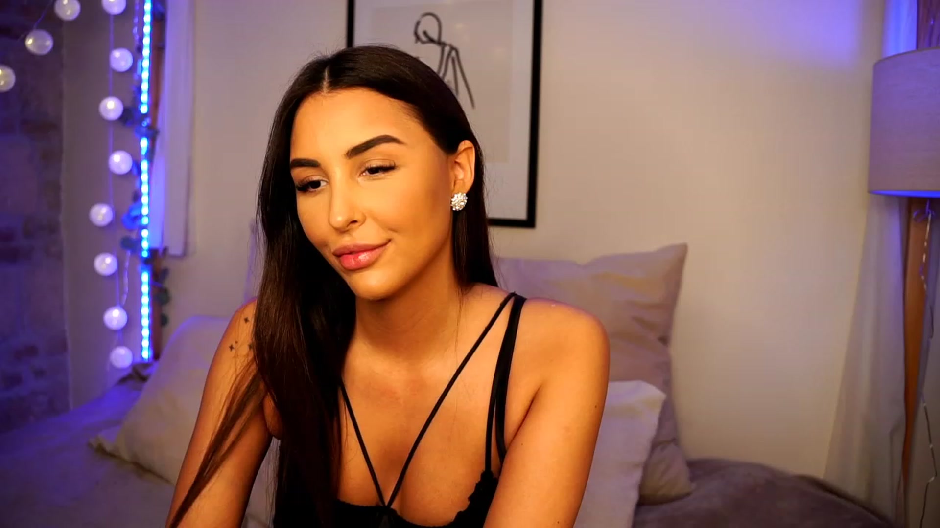 Gallery image thumbnail from Lisamelow's myfreecams stream on, 01/30/2023, 05:43 image 17 of 20