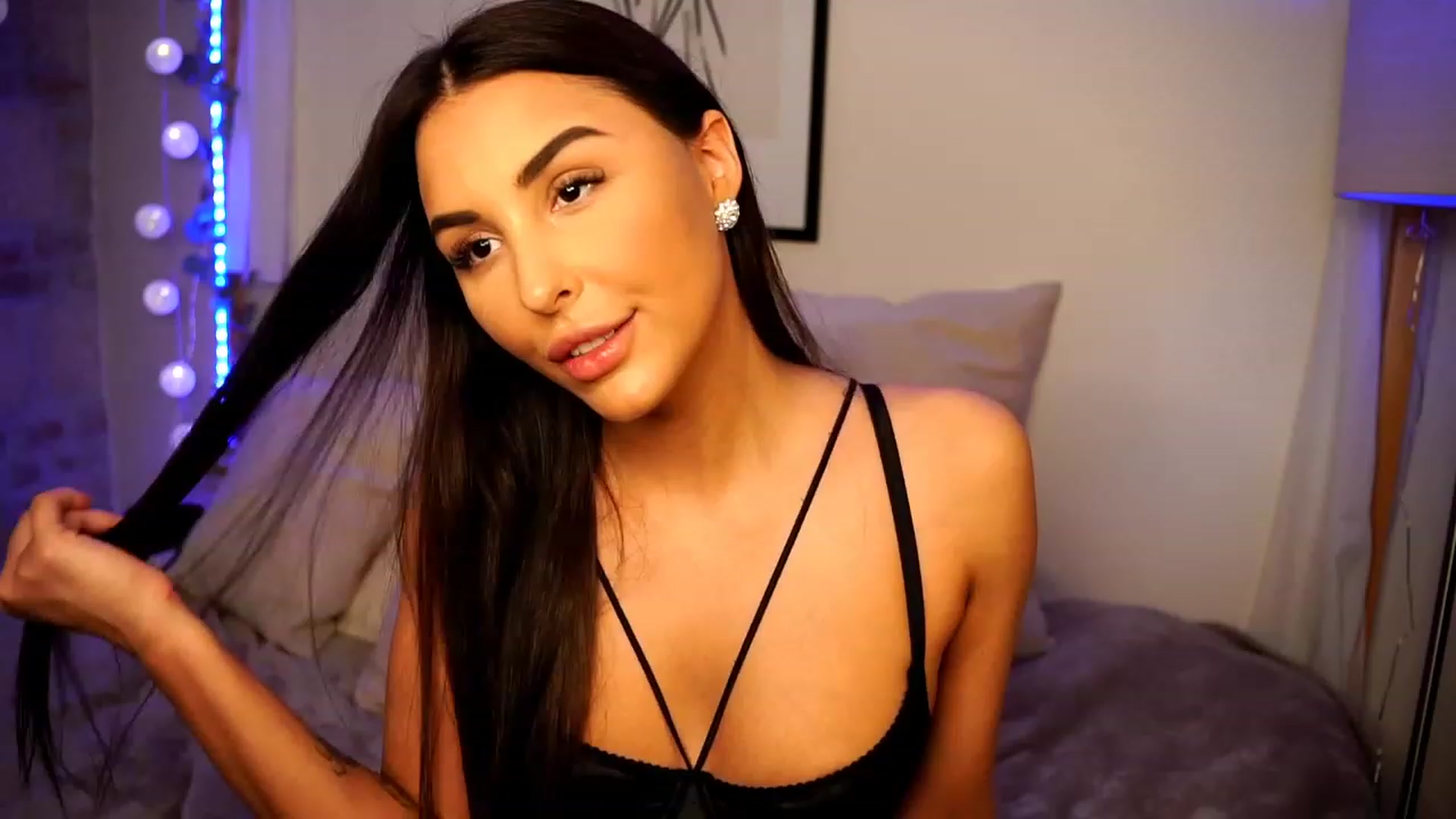 Gallery image thumbnail from Lisamelow's myfreecams stream on, 01/30/2023, 06:45 image 9 of 20