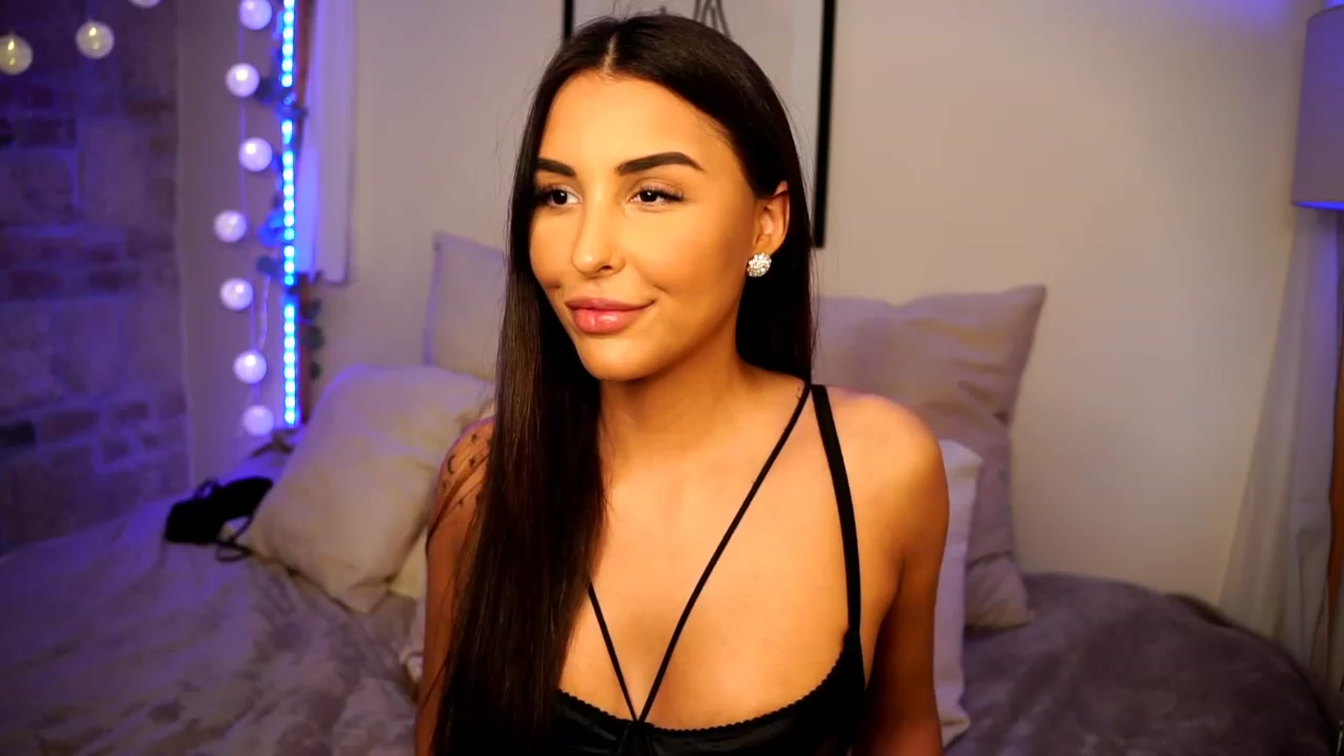 Gallery image thumbnail from Lisamelow's myfreecams stream on, 01/30/2023, 07:49 image 19 of 20