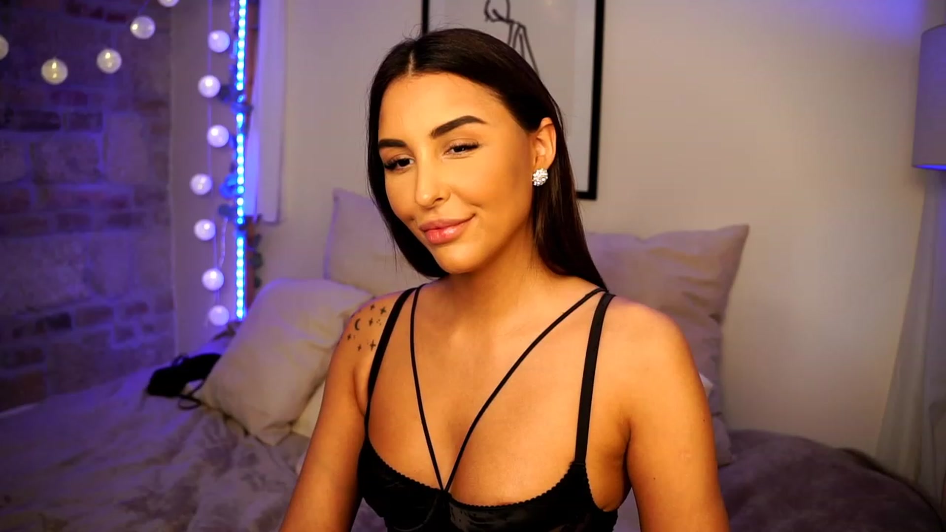 Gallery image thumbnail from Lisamelow's myfreecams stream on, 01/30/2023, 07:49 image 4 of 20