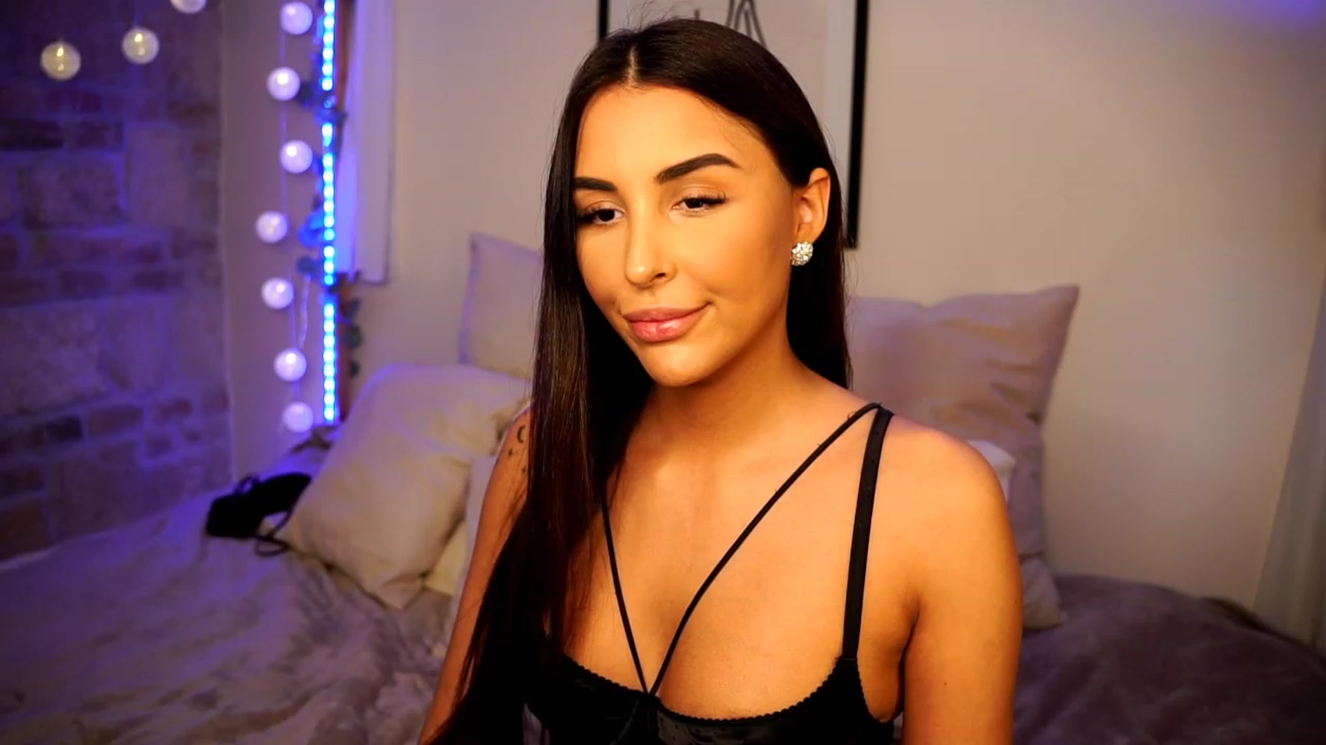 Gallery image thumbnail from Lisamelow's myfreecams stream on, 01/30/2023, 07:49 image 13 of 20