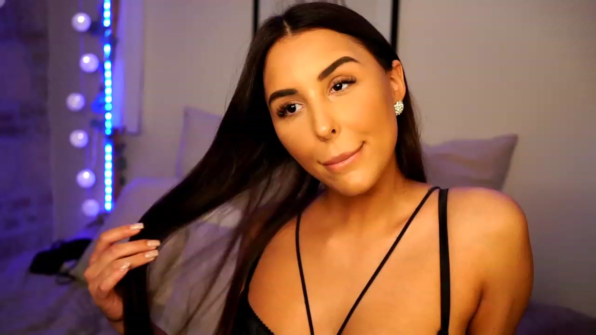 Gallery image thumbnail from Lisamelow's myfreecams stream on, 01/30/2023, 07:49 image 1 of 20