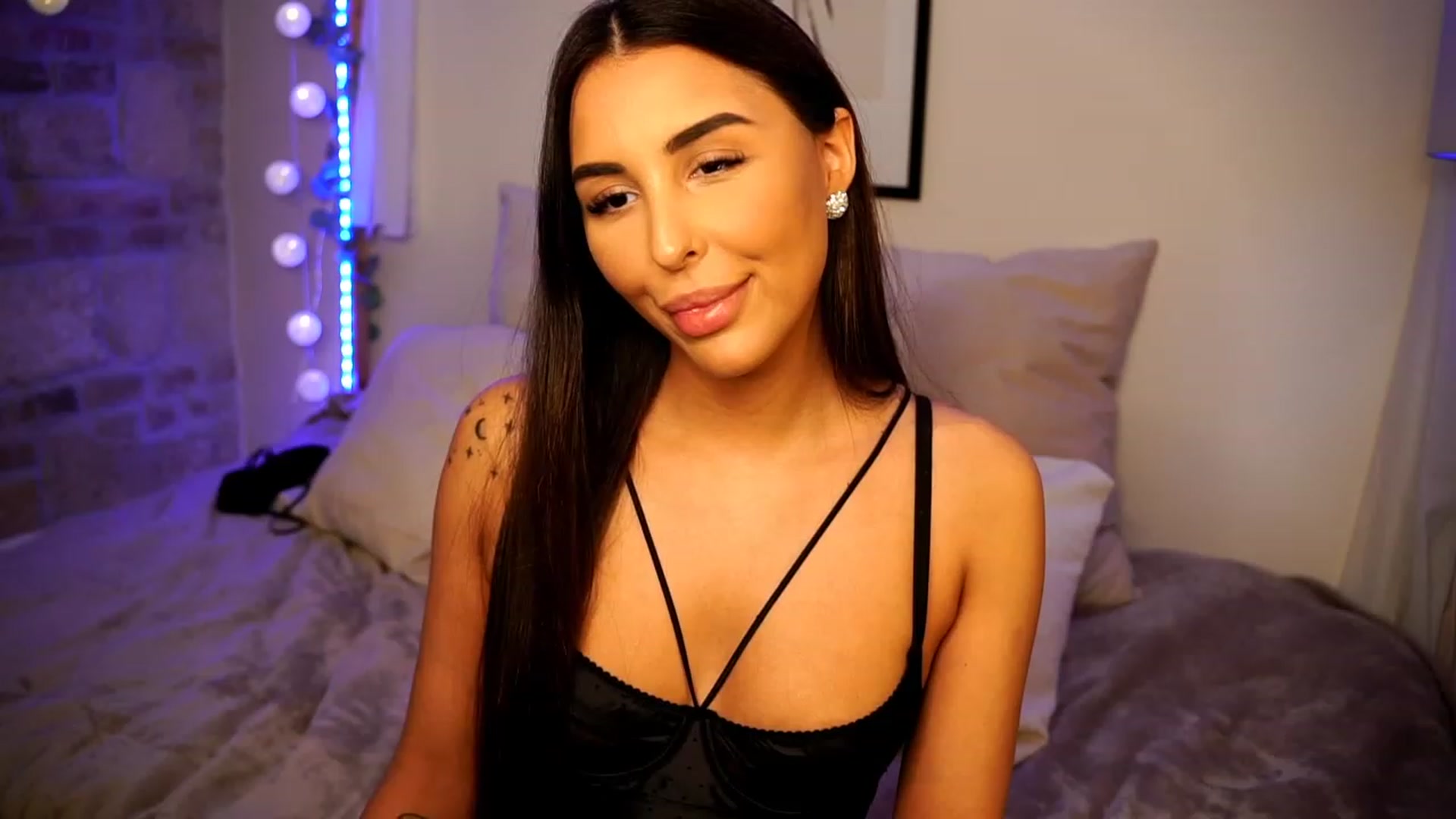 Gallery image thumbnail from Lisamelow's myfreecams stream on, 01/30/2023, 07:49 image 11 of 20