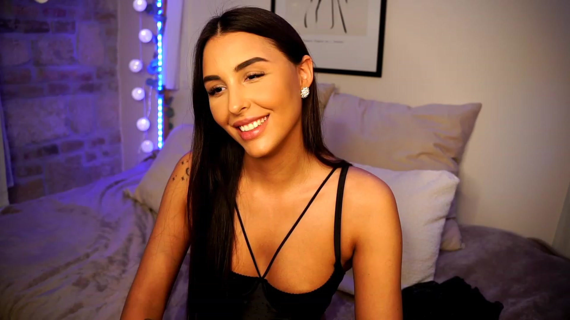 Gallery image thumbnail from Lisamelow's myfreecams stream on, 01/30/2023, 09:37 image 6 of 20