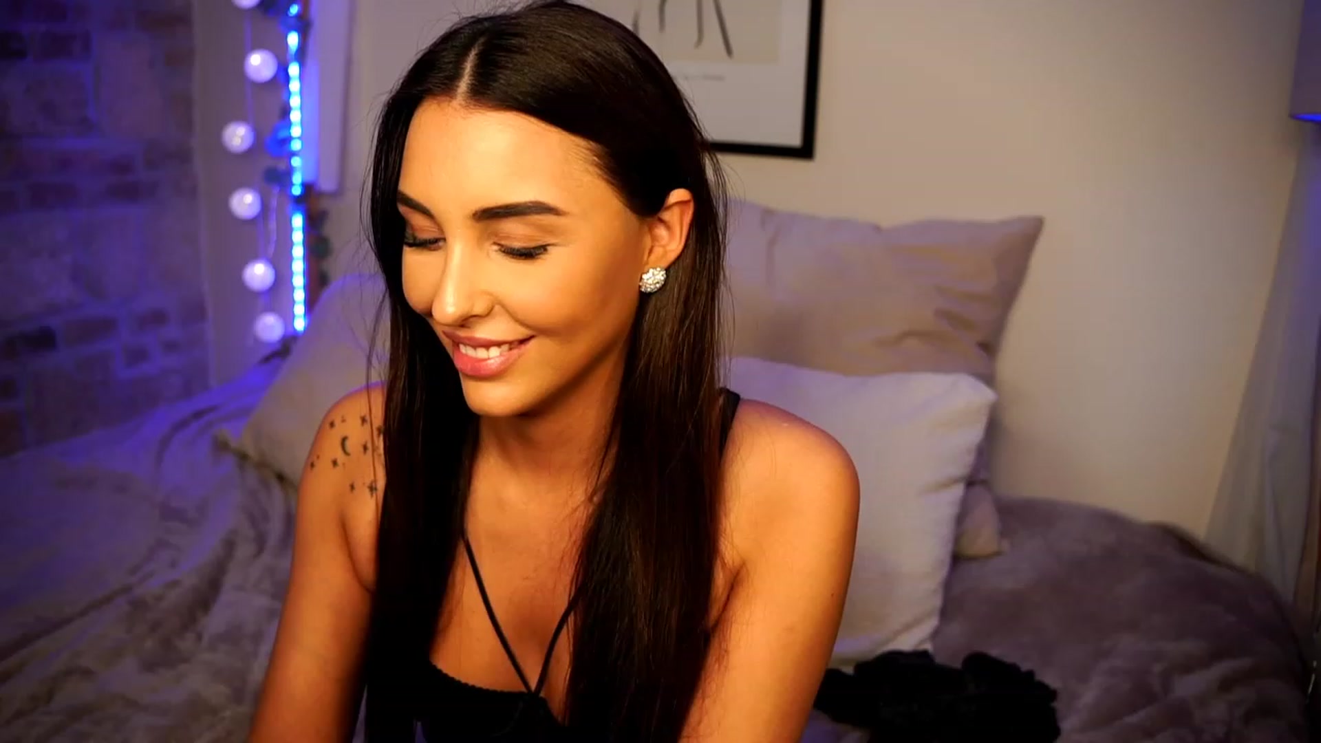 Gallery image thumbnail from Lisamelow's myfreecams stream on, 01/30/2023, 09:37 image 14 of 20