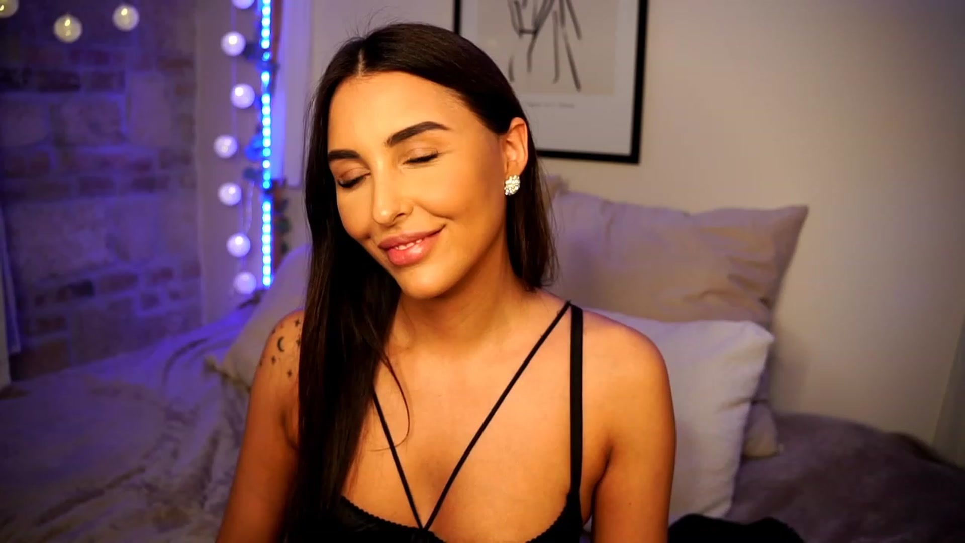 Gallery image thumbnail from Lisamelow's myfreecams stream on, 01/30/2023, 09:37 image 11 of 20