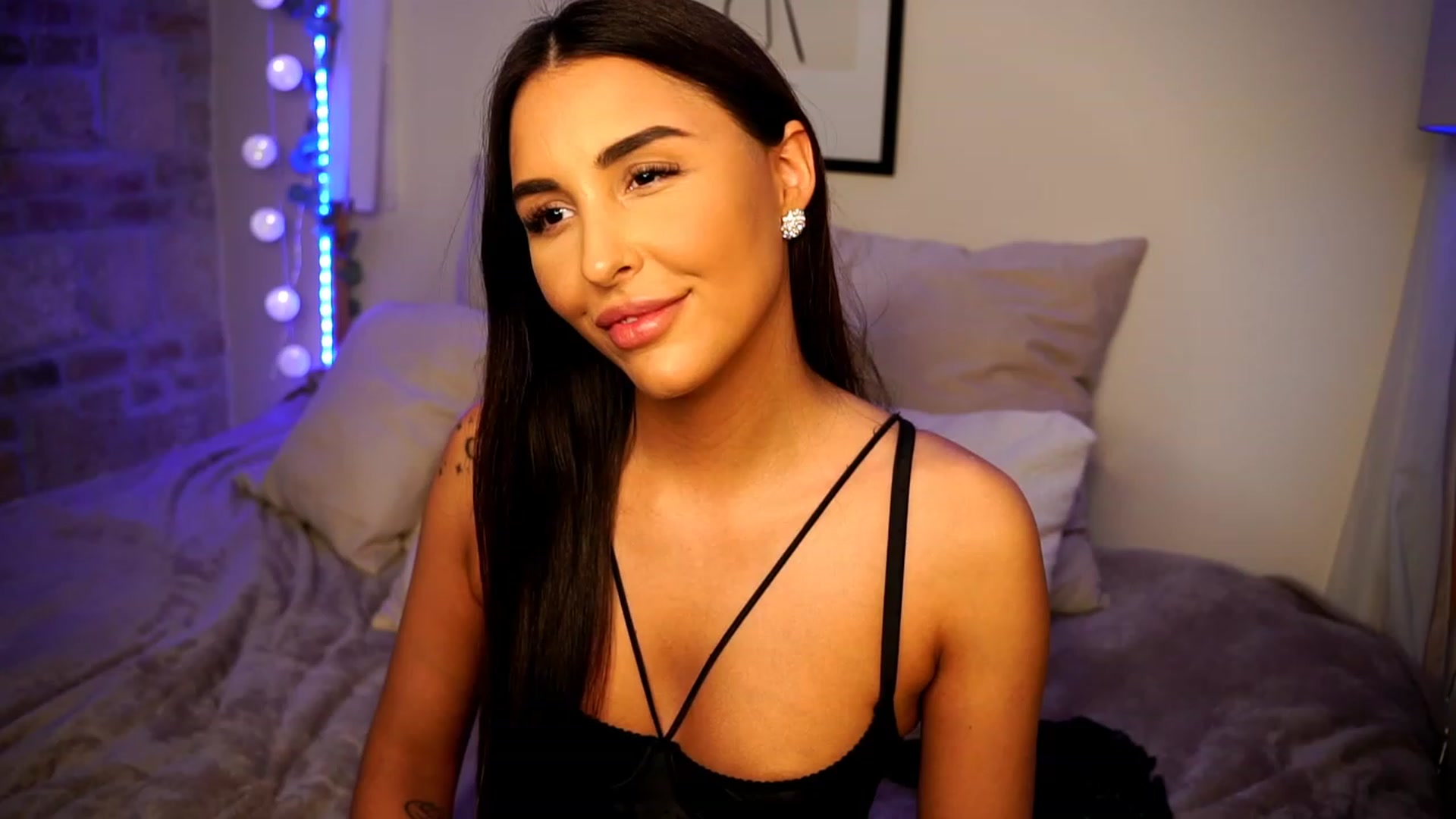 Gallery image thumbnail from Lisamelow's myfreecams stream on, 01/30/2023, 09:37 image 13 of 20