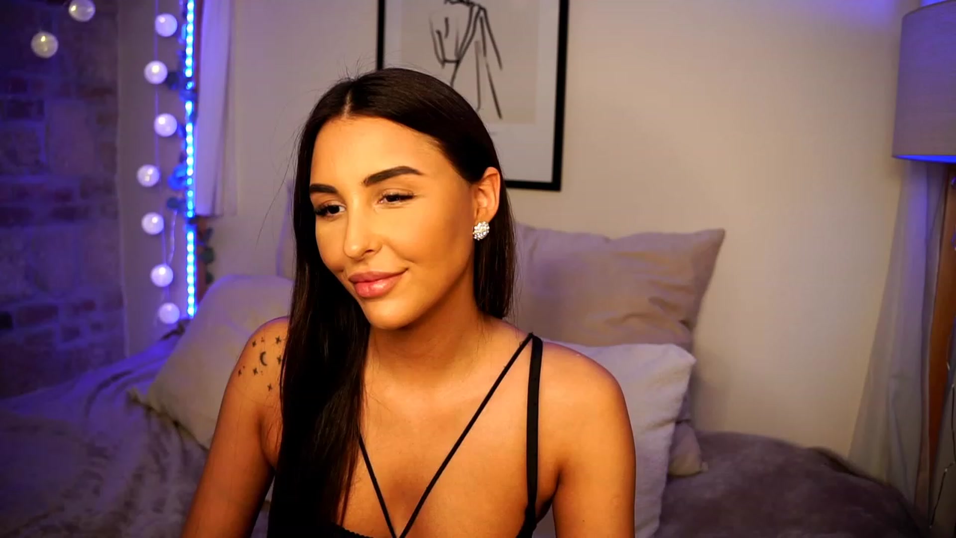 Gallery image thumbnail from Lisamelow's myfreecams stream on, 01/30/2023, 09:37 image 16 of 20