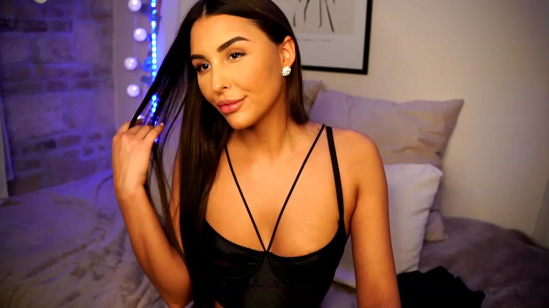 Gallery image thumbnail from Lisamelow's myfreecams stream on, 01/30/2023, 09:37 image 5 of 20