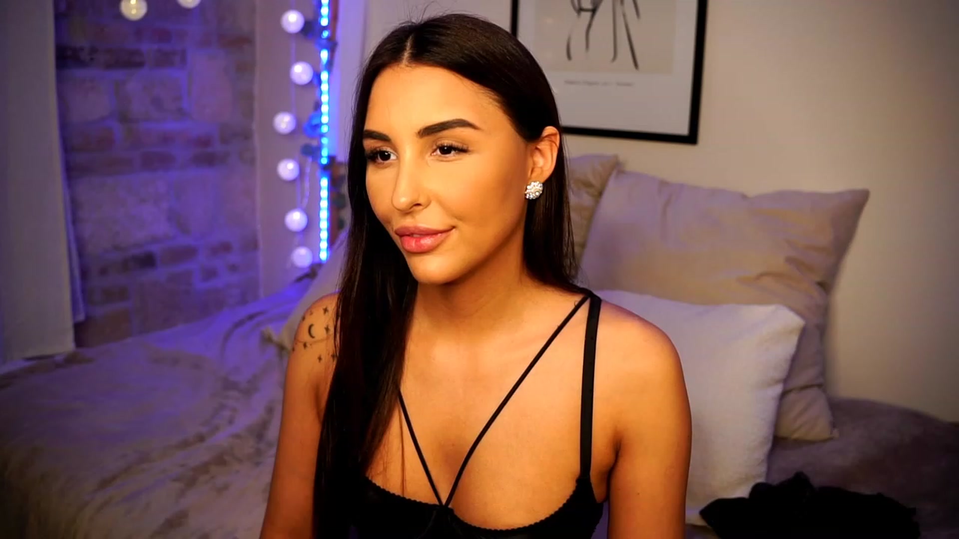 Gallery image thumbnail from Lisamelow's myfreecams stream on, 01/30/2023, 09:37 image 1 of 20