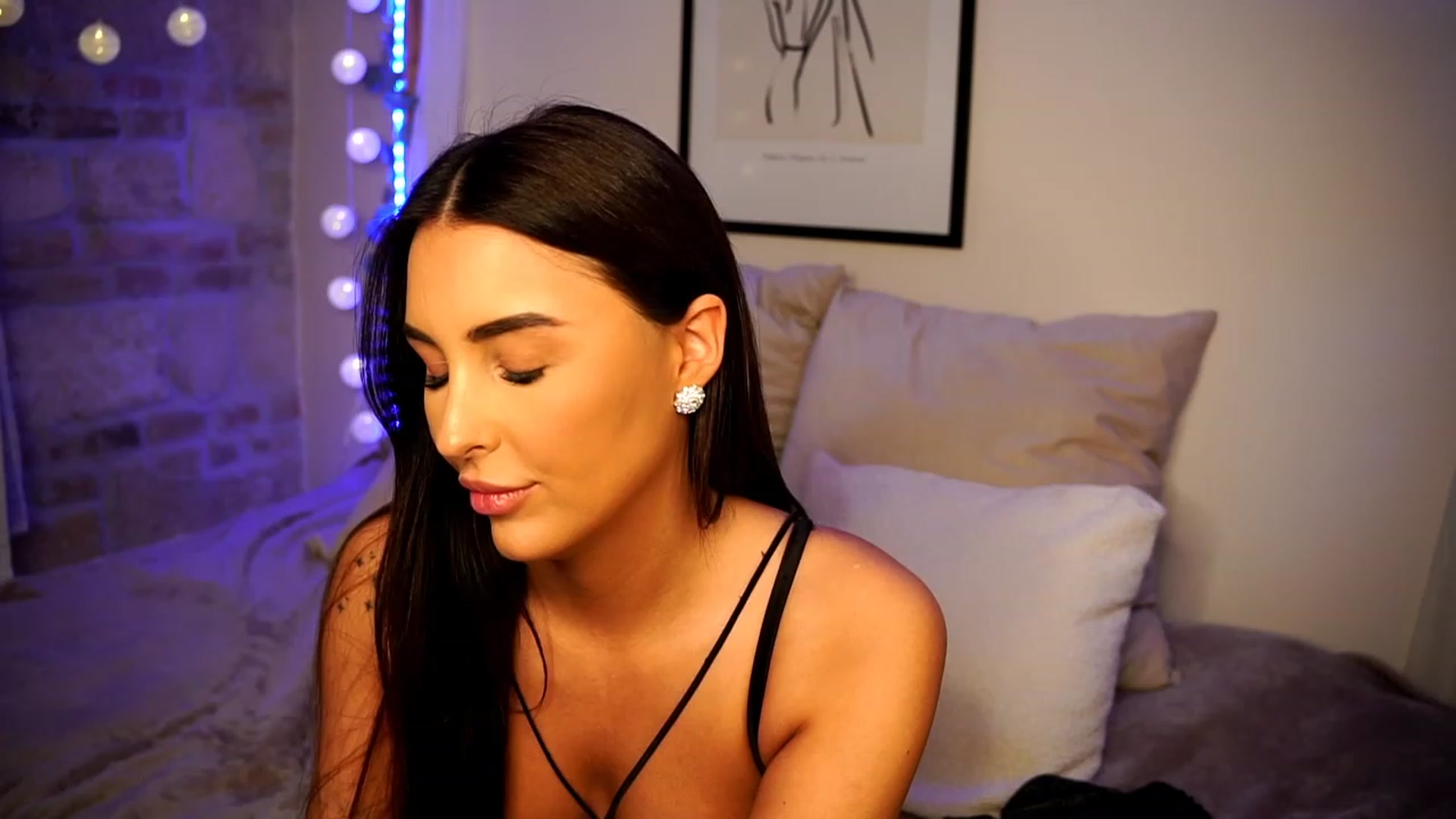 Gallery image thumbnail from Lisamelow's myfreecams stream on, 01/30/2023, 09:37 image 10 of 20