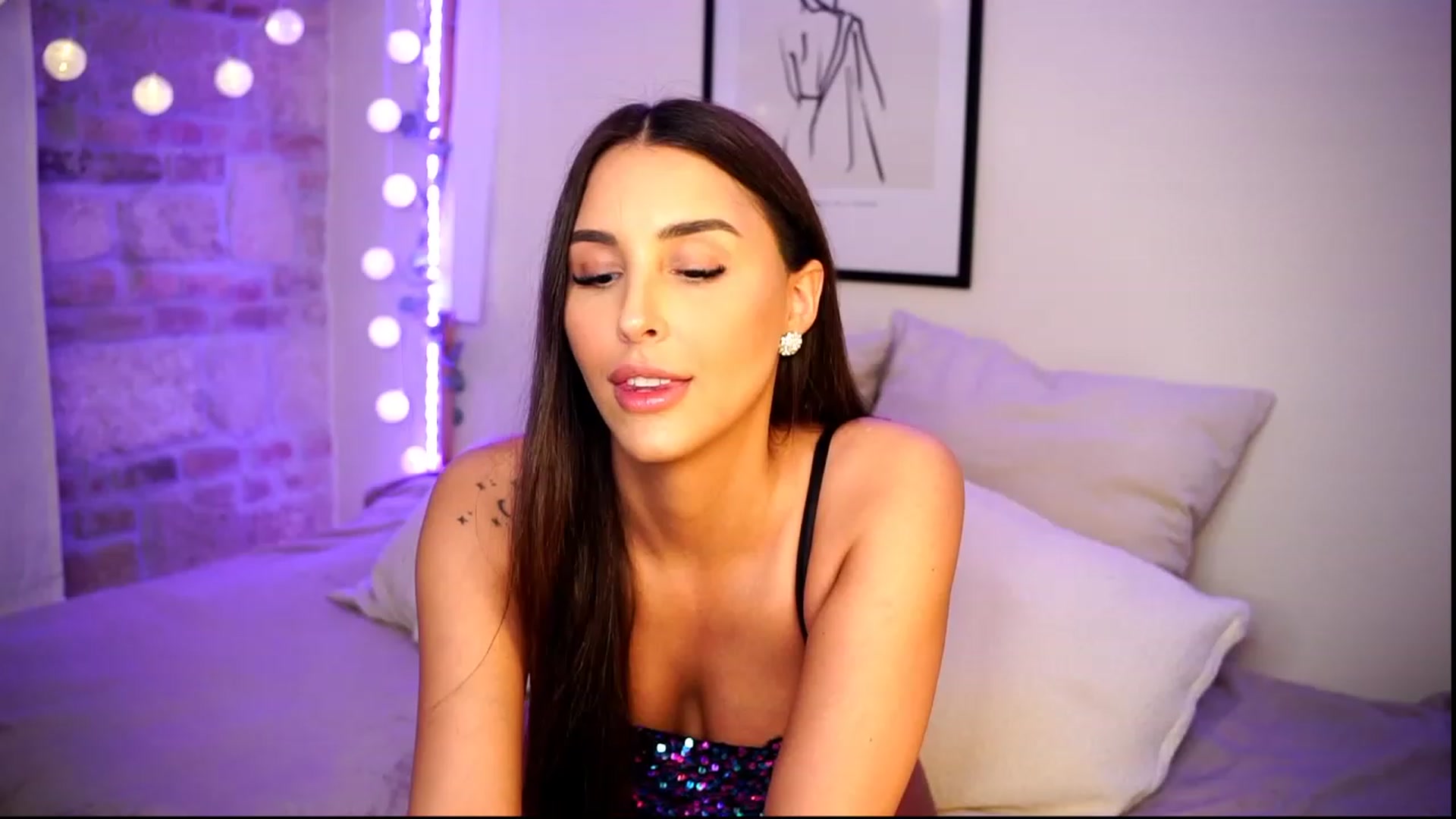 Gallery image thumbnail from Lisamelow's myfreecams stream on, 02/02/2023, 22:40 image 15 of 20