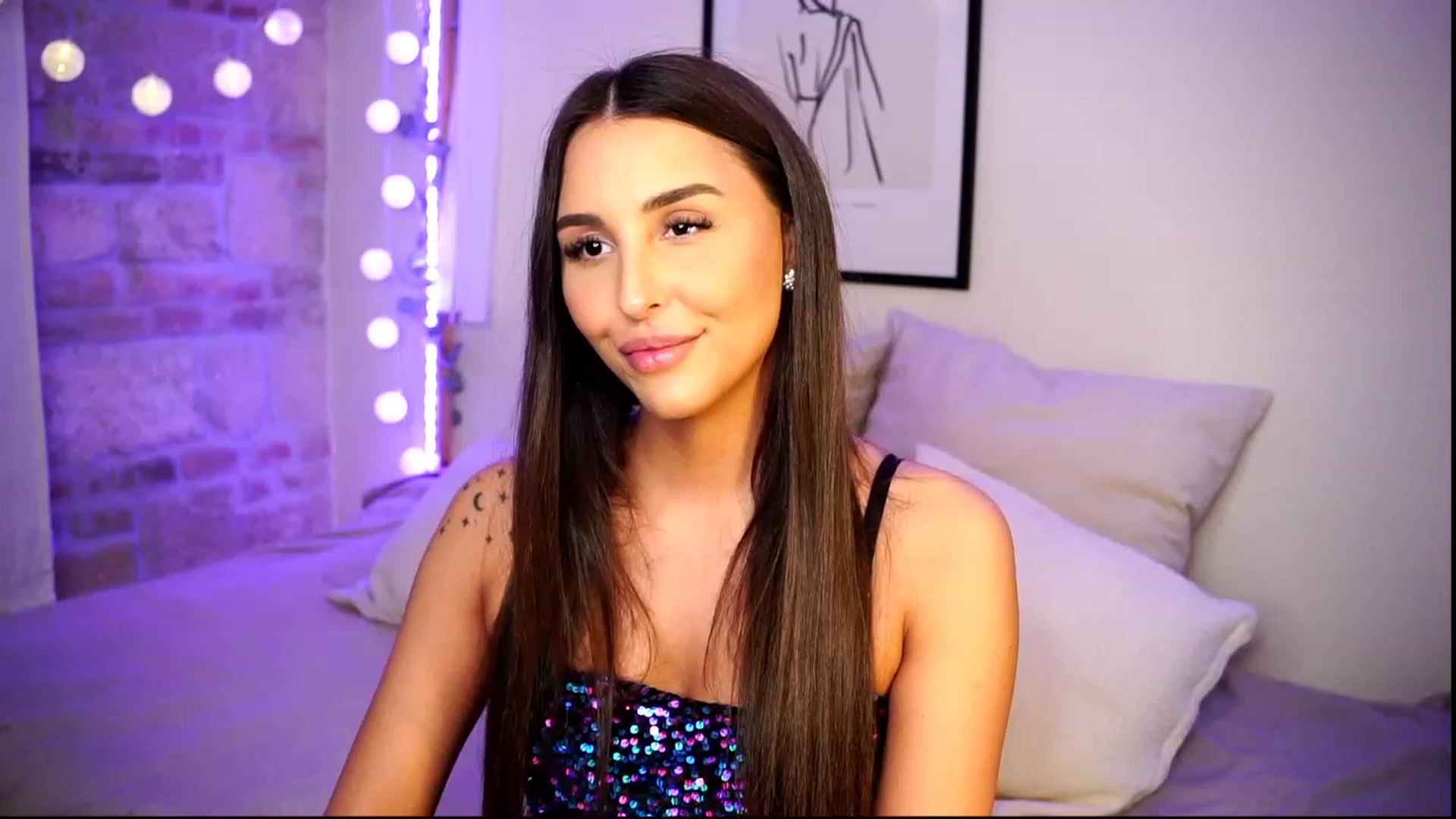 Gallery image thumbnail from Lisamelow's myfreecams stream on, 02/02/2023, 22:40 image 6 of 20