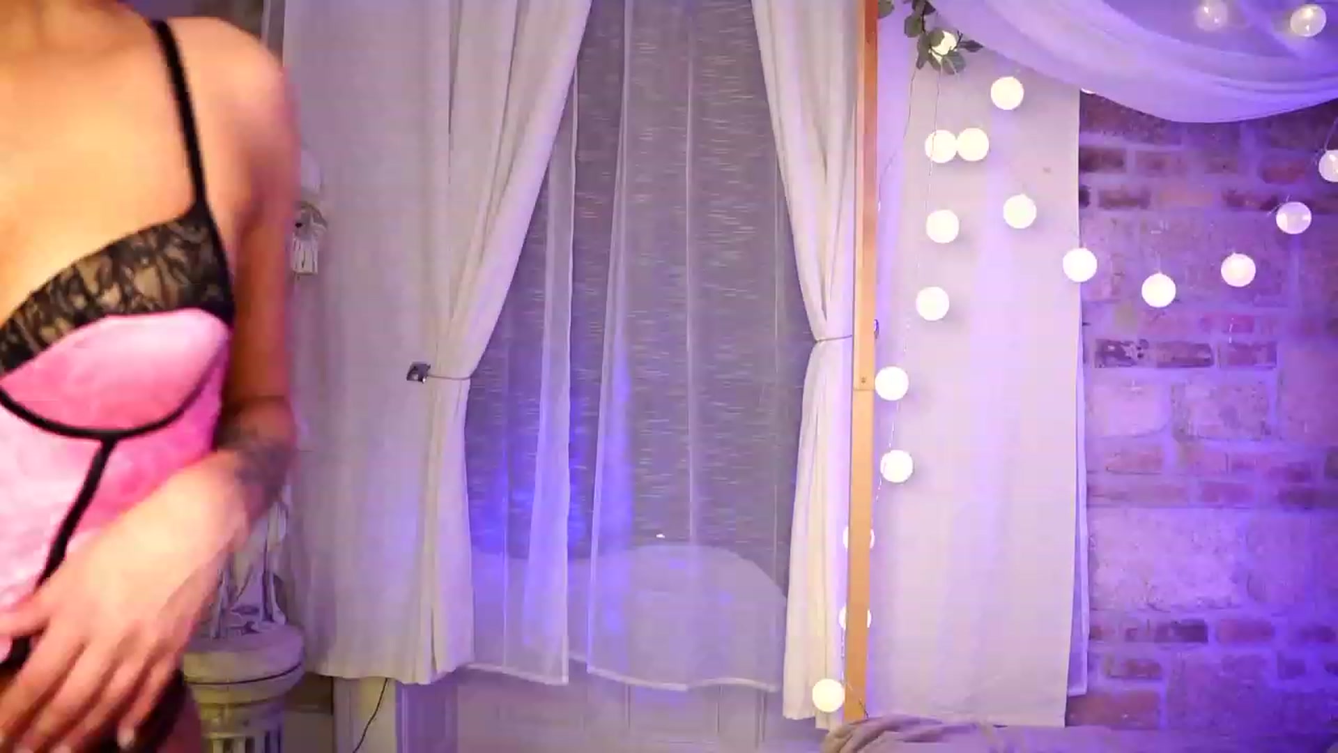 Gallery image thumbnail from Lisamelow's myfreecams stream on, 02/06/2023, 09:46 image 15 of 20