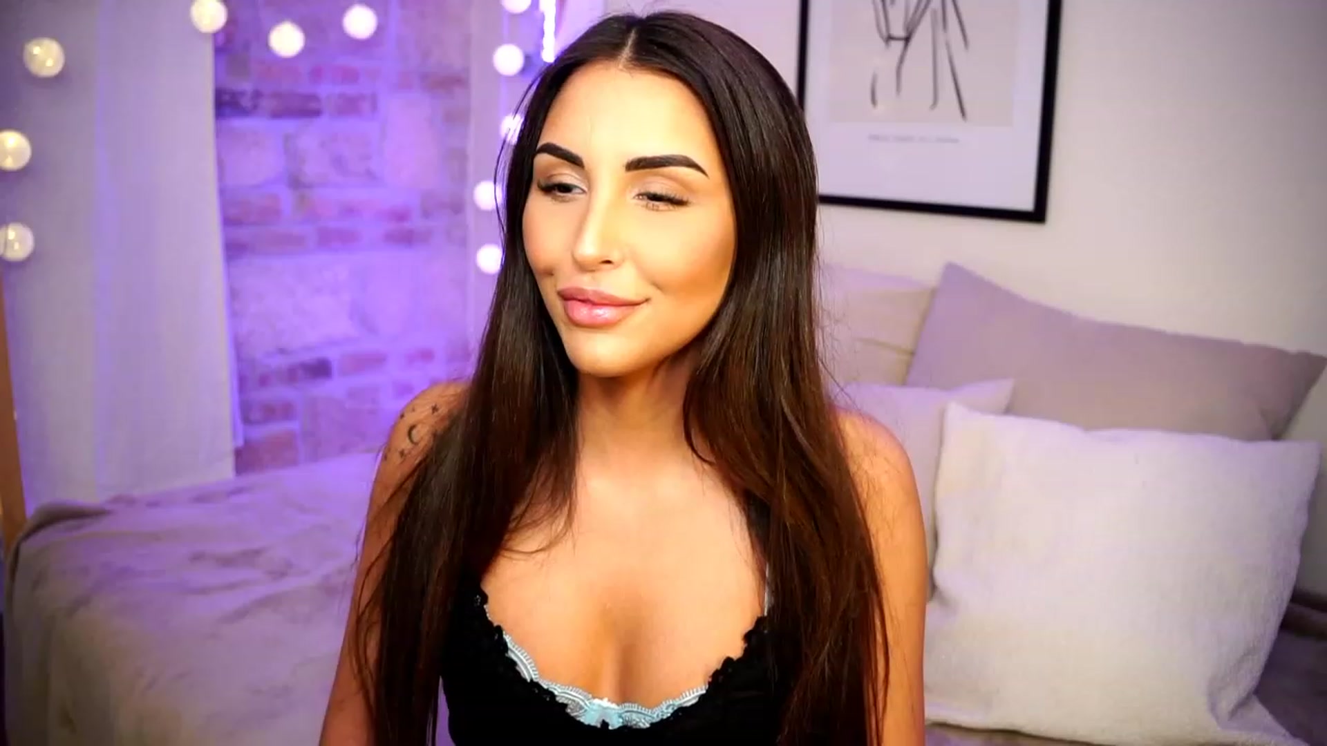 Gallery image thumbnail from Lisamelow's myfreecams stream on, 02/09/2023, 19:54 image 6 of 20