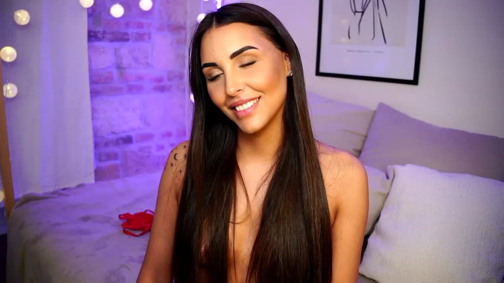 Gallery image thumbnail from Lisamelow's myfreecams stream on, 02/09/2023, 21:47 image 17 of 20