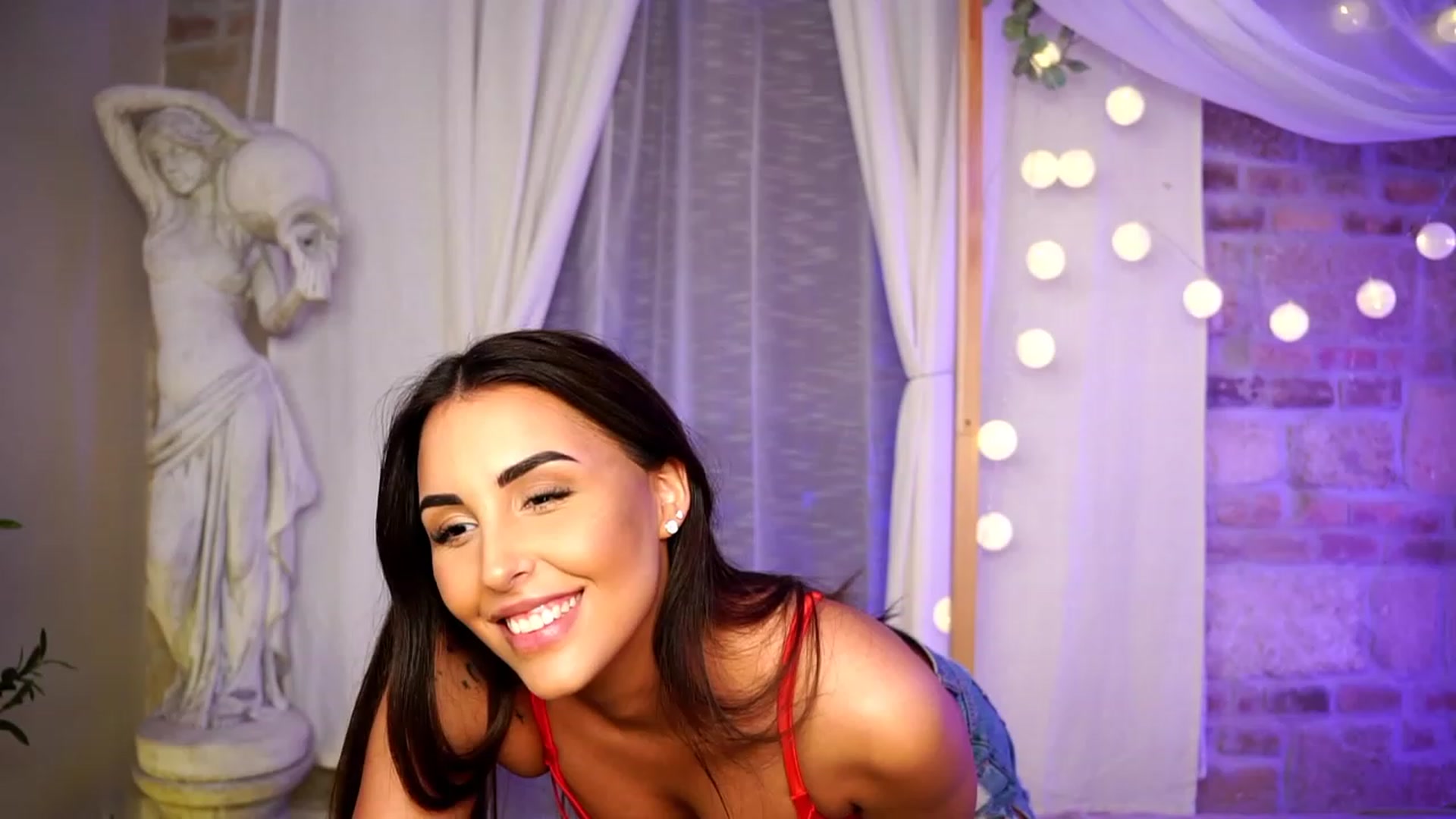 Gallery image thumbnail from Lisamelow's myfreecams stream on, 02/09/2023, 21:47 image 2 of 20