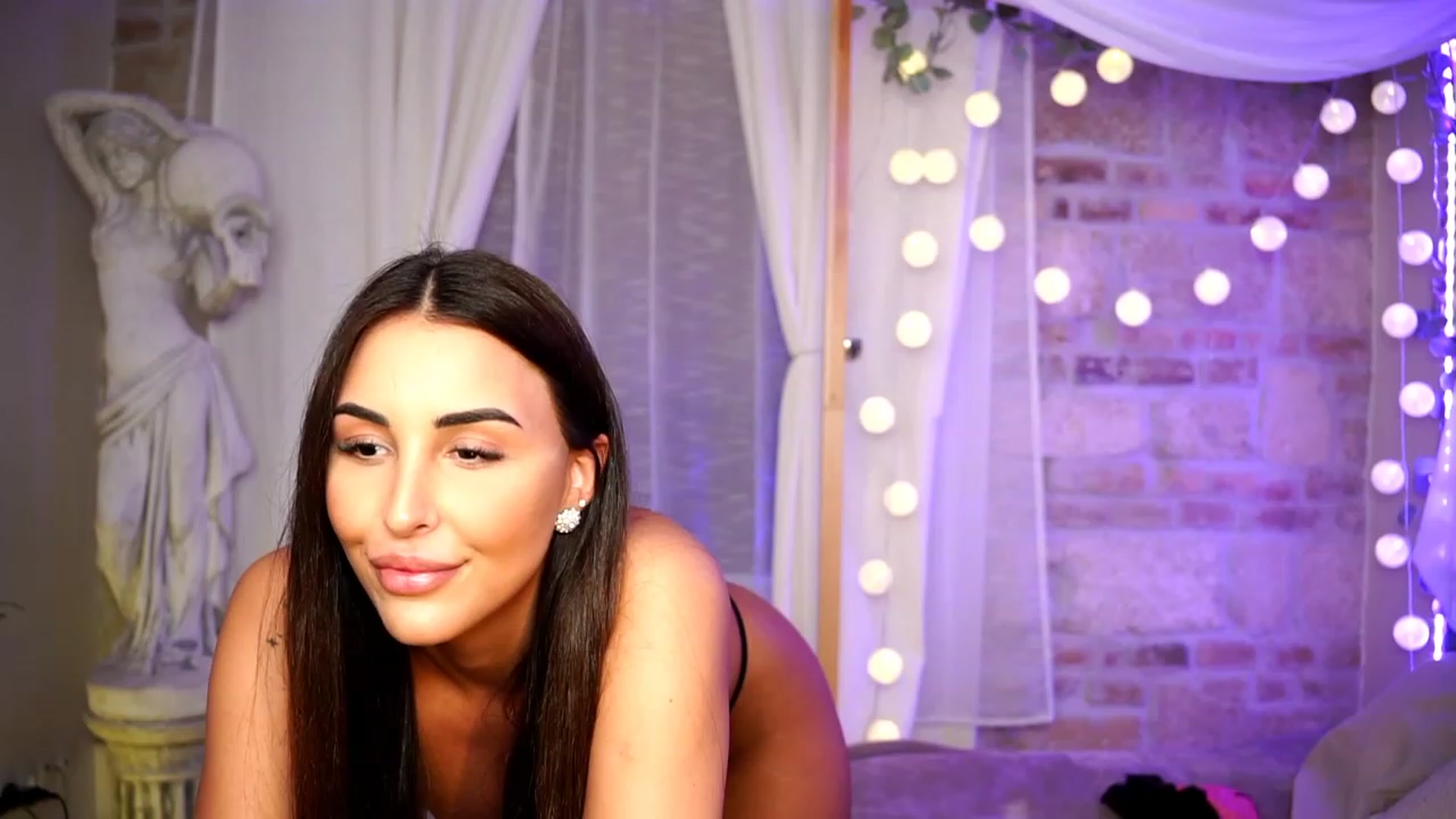 Gallery image thumbnail from Lisamelow's myfreecams stream on, 02/13/2023, 08:19 image 12 of 20