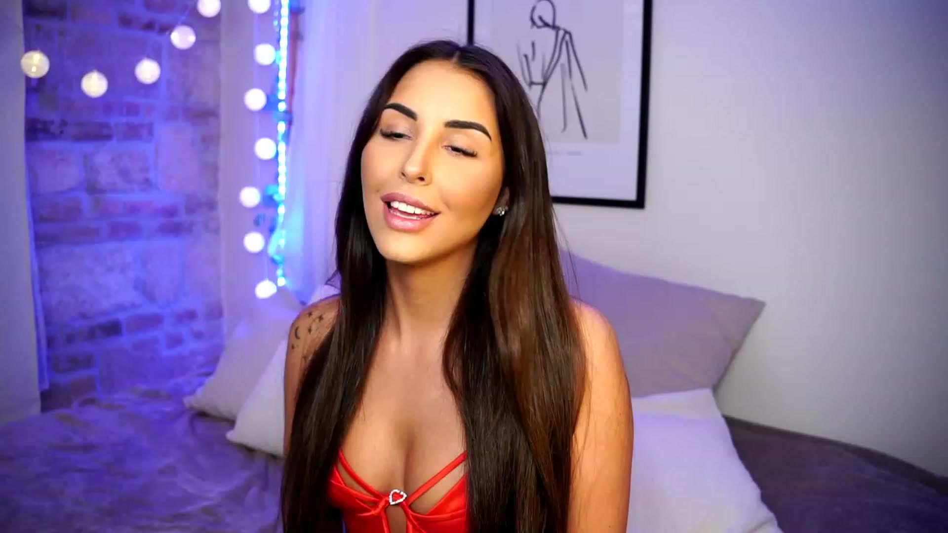 Gallery image thumbnail from Lisamelow's myfreecams stream on, 02/14/2023, 07:43 image 12 of 20