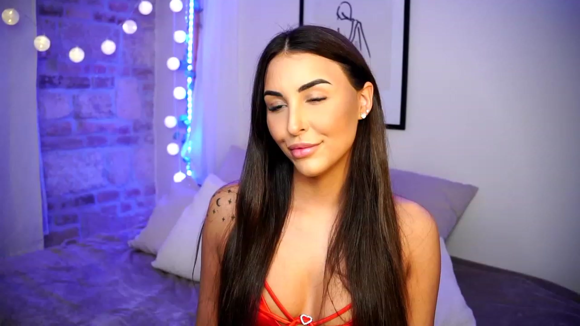Gallery image thumbnail from Lisamelow's myfreecams stream on, 02/14/2023, 07:43 image 6 of 20