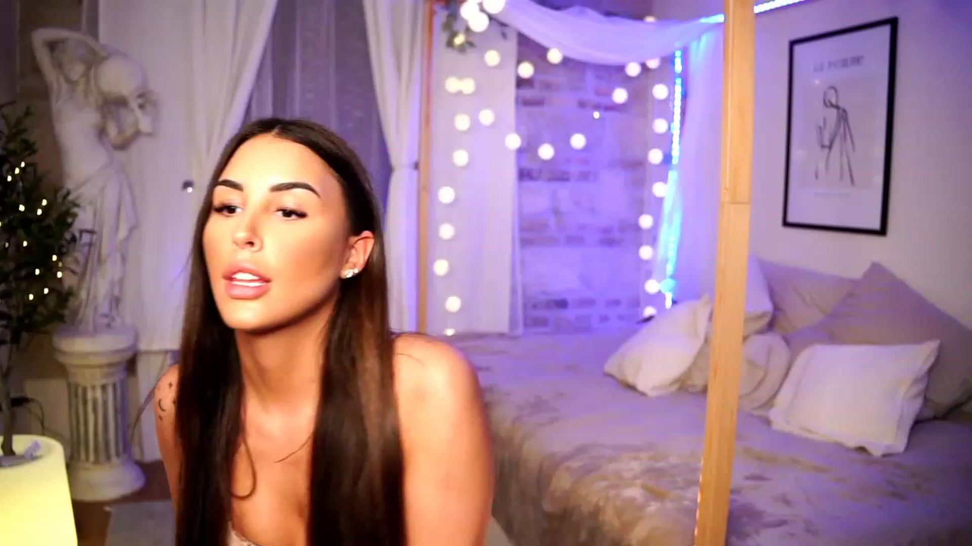 Gallery image thumbnail from Lisamelow's myfreecams stream on, 02/15/2023, 22:27 image 2 of 20