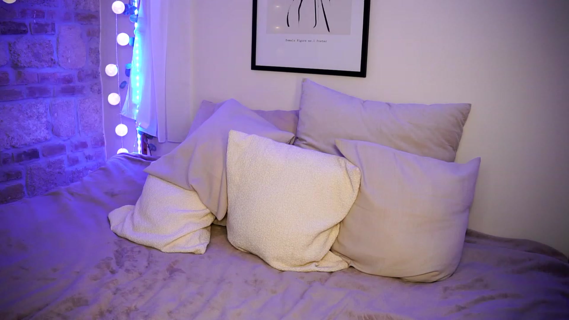 Gallery image thumbnail from Lisamelow's myfreecams stream on, 02/19/2023, 21:08 image 14 of 20
