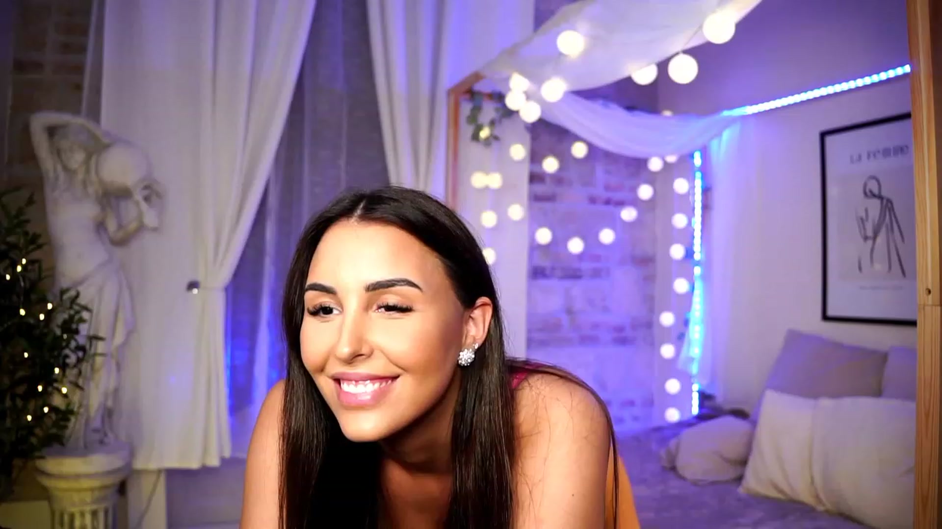 Gallery image thumbnail from Lisamelow's myfreecams stream on, 02/20/2023, 20:57 image 18 of 20