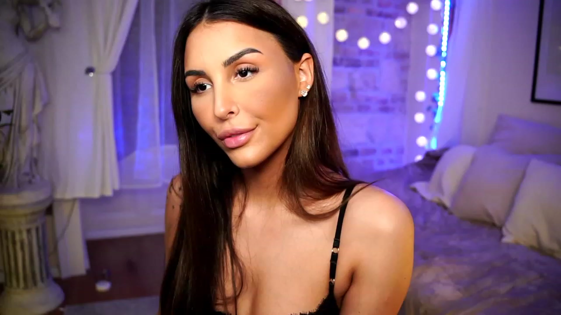 Gallery image thumbnail from Lisamelow's myfreecams stream on, 02/22/2023, 13:45 image 17 of 20