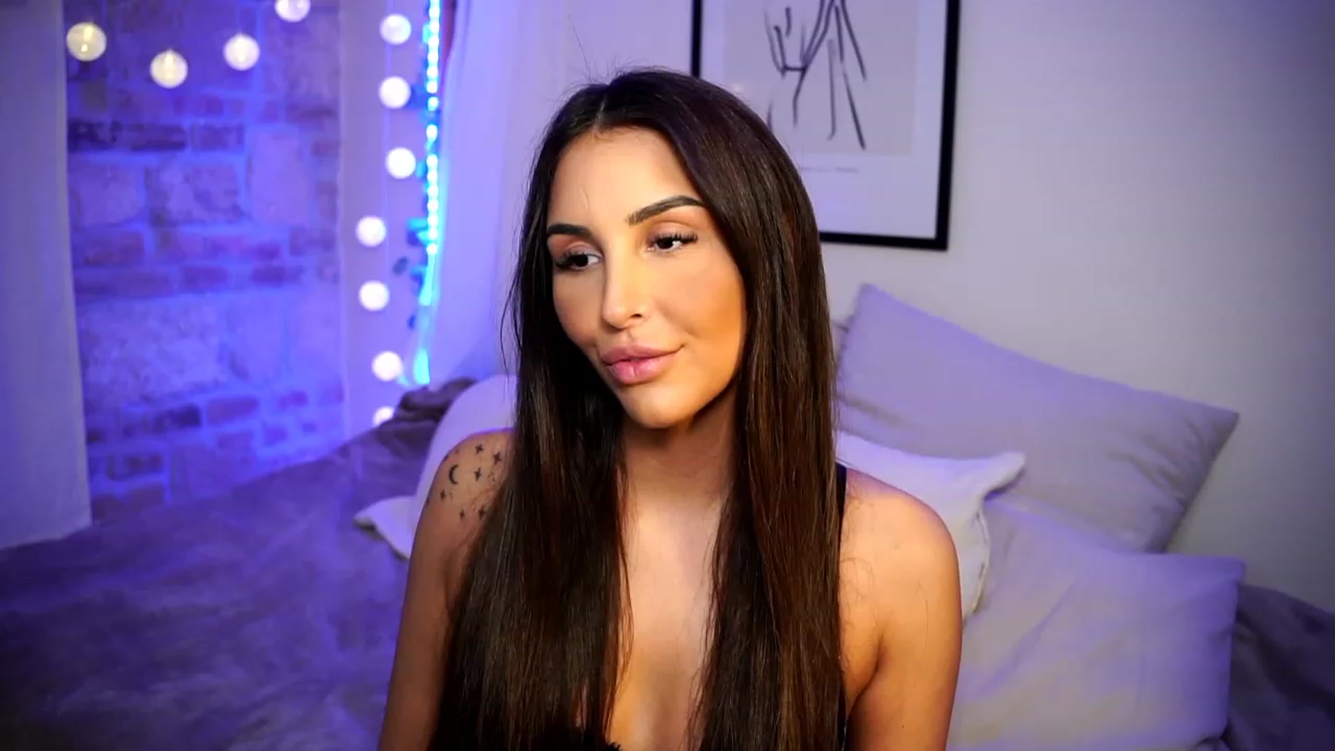 Gallery image thumbnail from Lisamelow's myfreecams stream on, 02/22/2023, 13:45 image 12 of 20