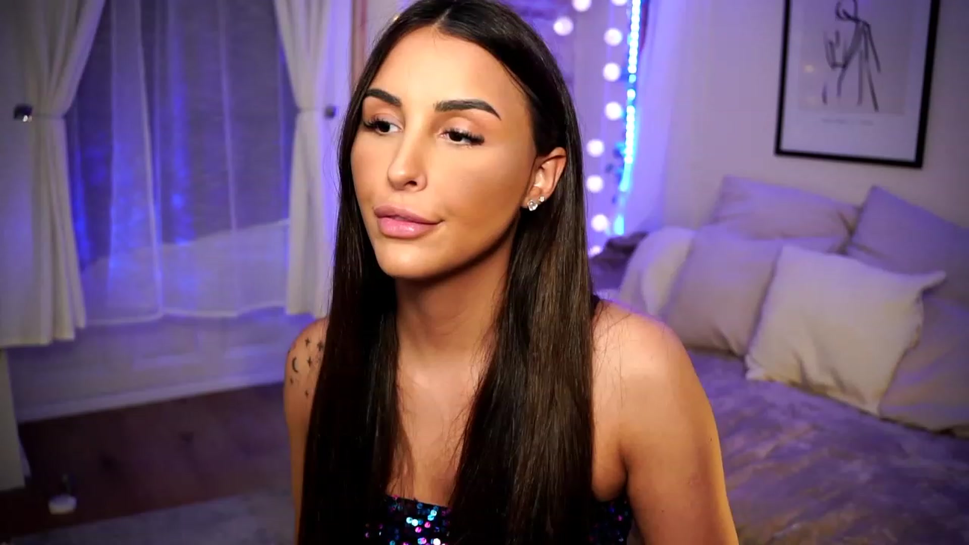 Gallery image thumbnail from Lisamelow's myfreecams stream on, 02/22/2023, 14:19 image 19 of 20