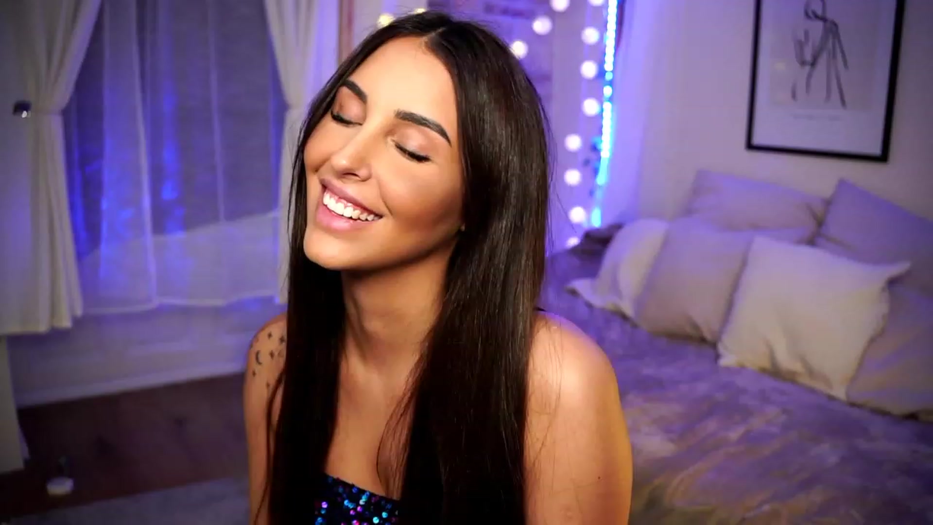 Gallery image thumbnail from Lisamelow's myfreecams stream on, 02/22/2023, 14:19 image 11 of 20
