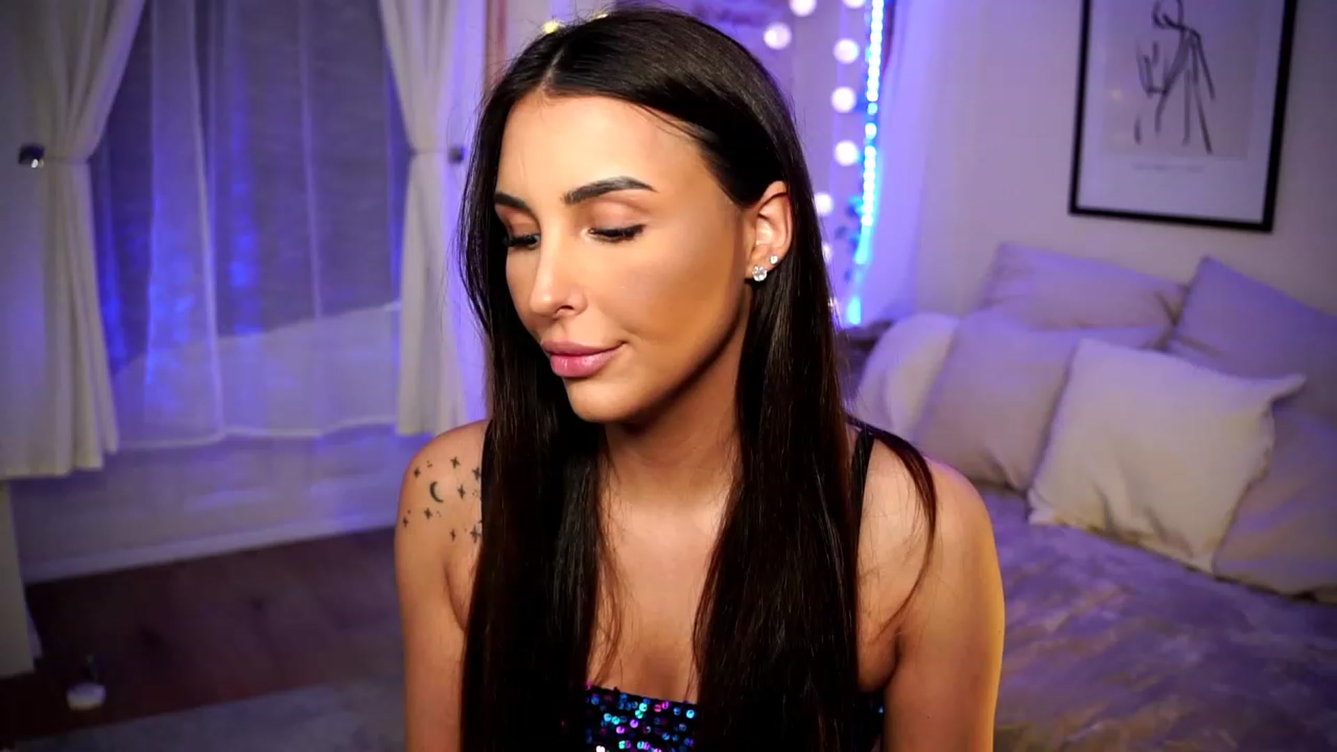 Gallery image thumbnail from Lisamelow's myfreecams stream on, 02/22/2023, 14:19 image 14 of 20