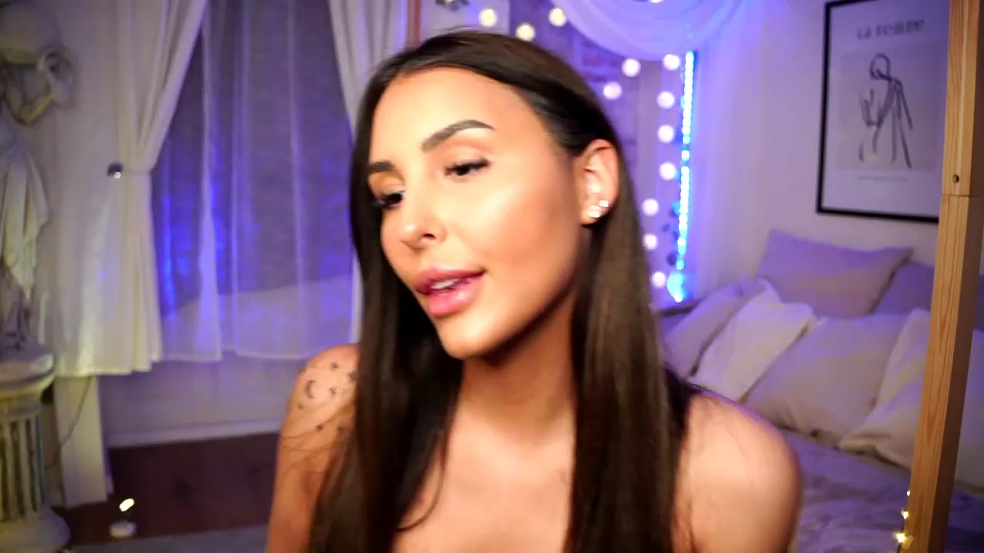 Gallery image thumbnail from Lisamelow's myfreecams stream on, 02/24/2023, 05:47 image 13 of 20
