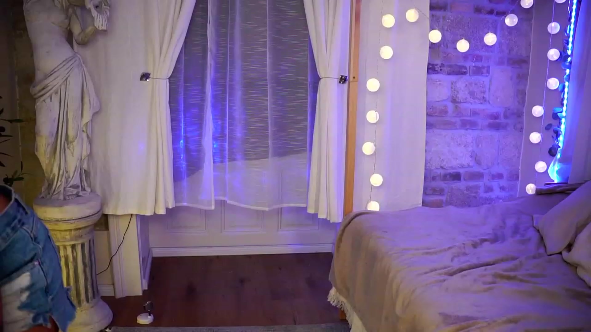 Gallery image thumbnail from Lisamelow's myfreecams stream on, 02/24/2023, 06:59 image 12 of 20