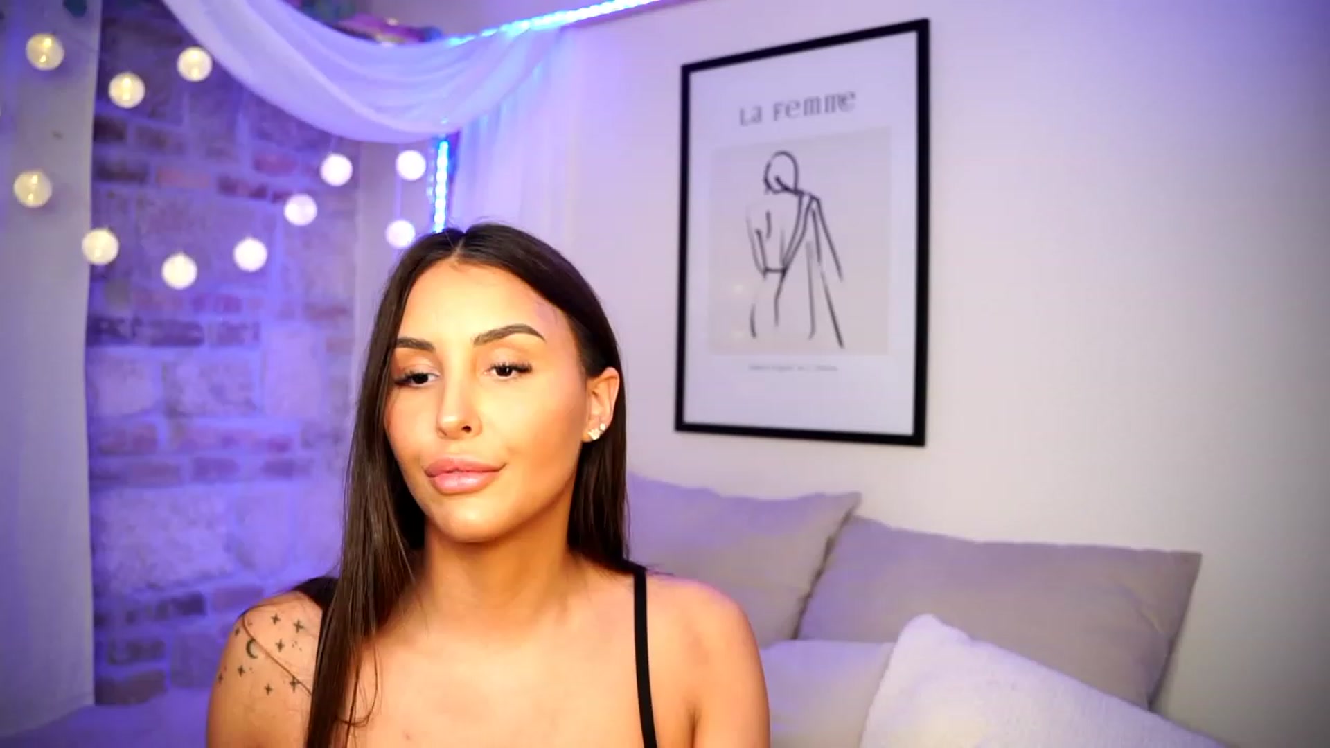 Gallery image thumbnail from Lisamelow's myfreecams stream on, 02/24/2023, 07:27 image 17 of 20