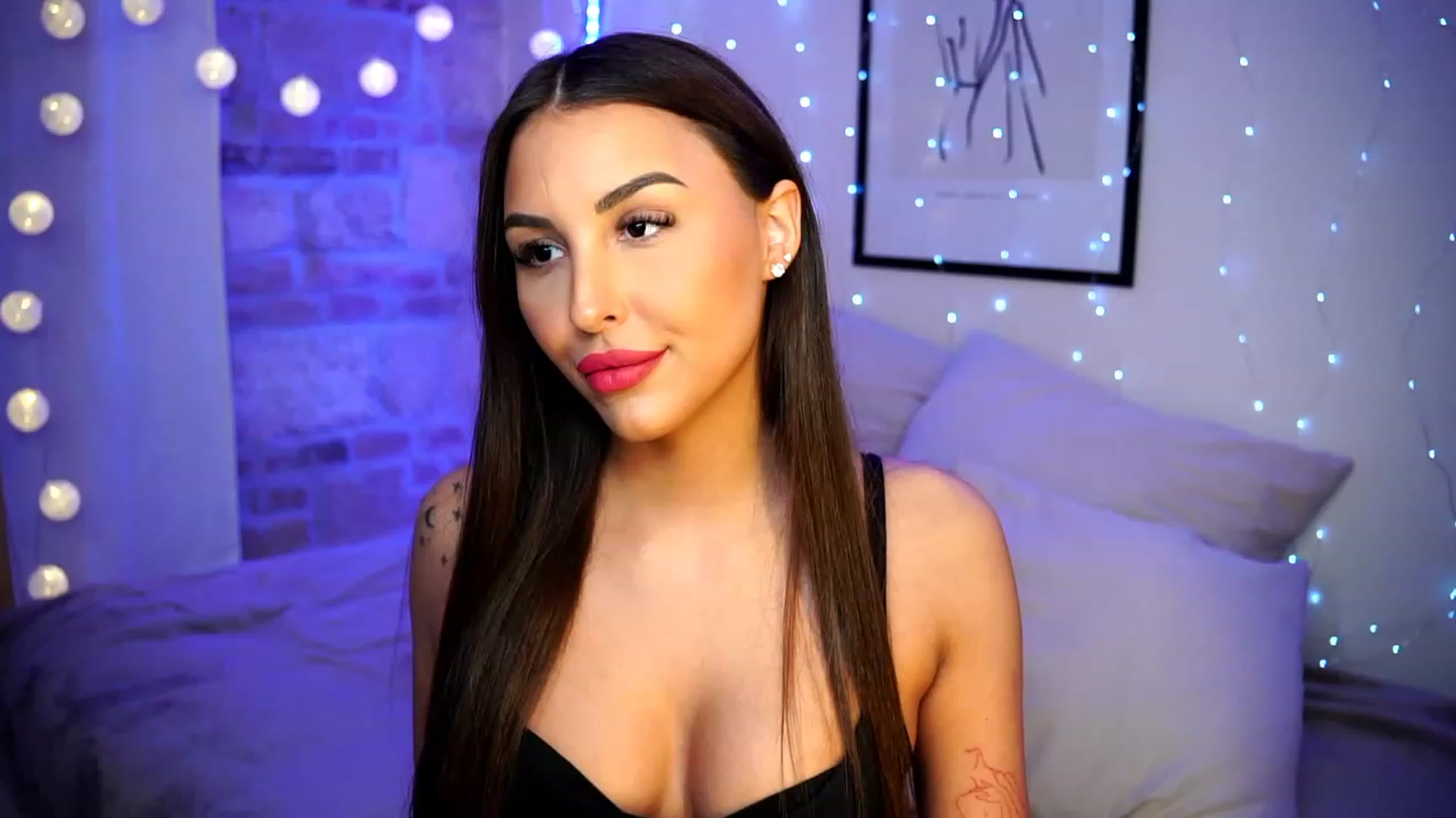 Gallery image thumbnail from Lisamelow's myfreecams stream on, 03/01/2023, 18:02 image 19 of 20