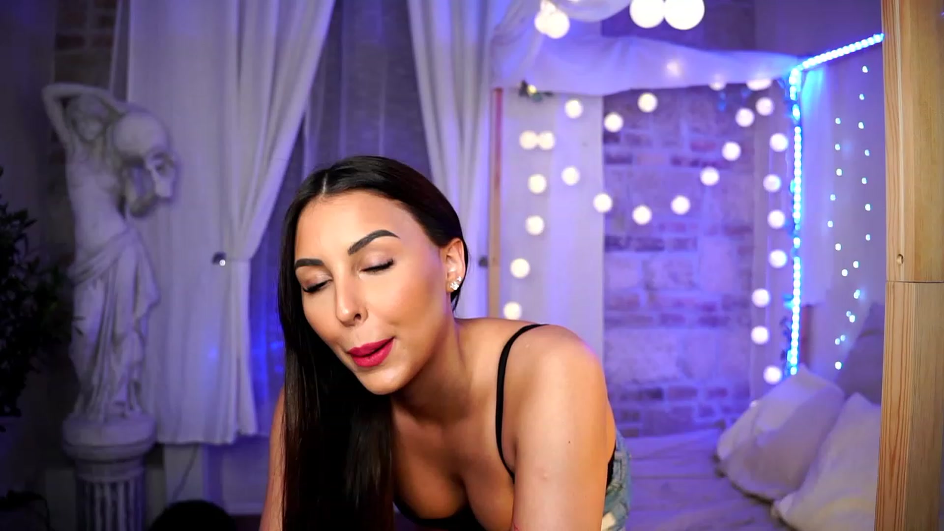 Gallery image thumbnail from Lisamelow's myfreecams stream on, 03/01/2023, 18:02 image 15 of 20