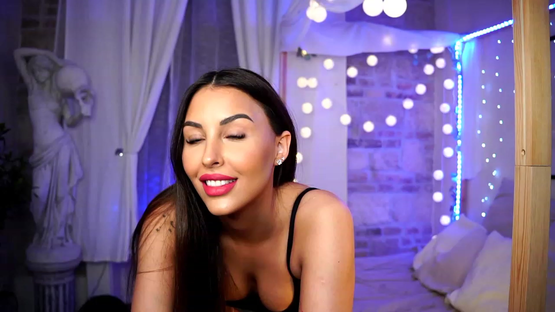 Gallery image thumbnail from Lisamelow's myfreecams stream on, 03/01/2023, 18:02 image 18 of 20